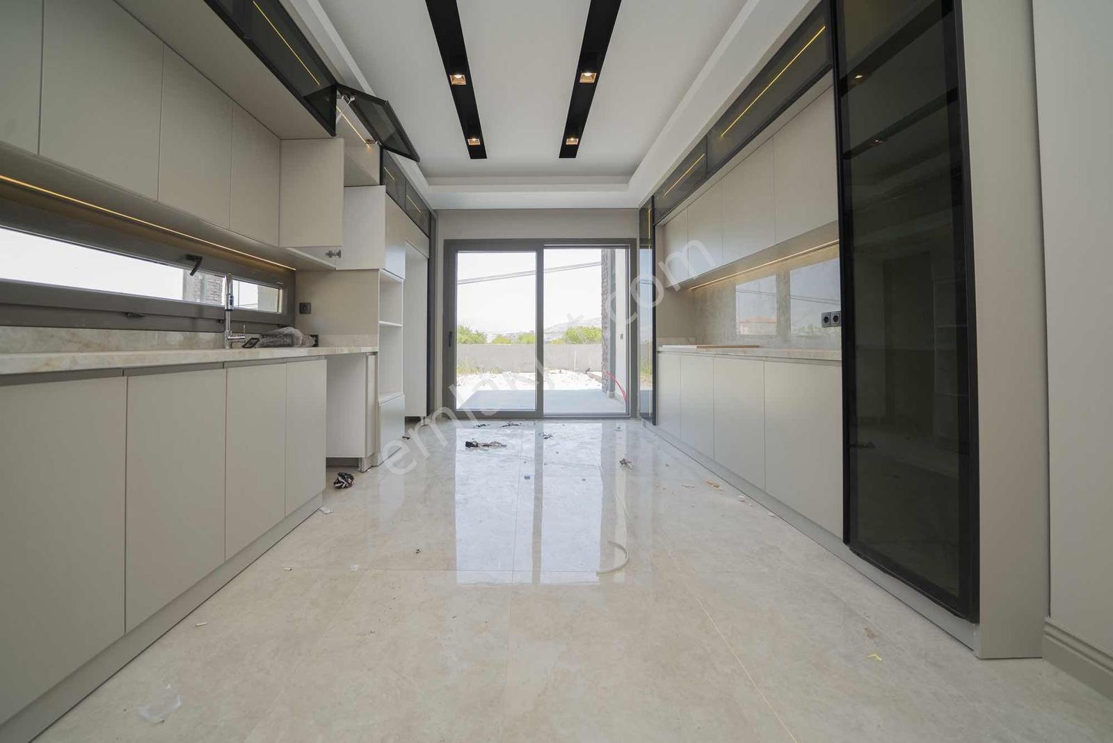 Konal 'dan | Cadde Üzeri Lüx 4+1 Villa - Görsel 21