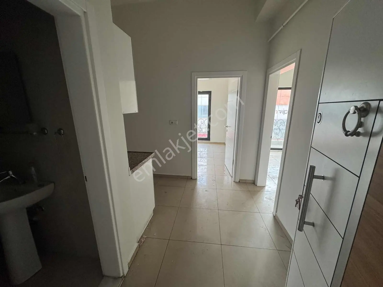 Remax Uğur Çakar'dan Yeni Camii Bölgesi Kiralık Ofis - Görsel 6