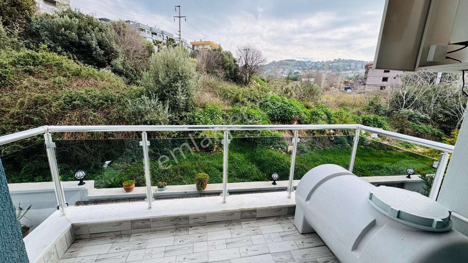Yenifoça'da Havuzlu Site İçerisinde Kiralık 2+1 Eşyalı Daire - Görsel 15