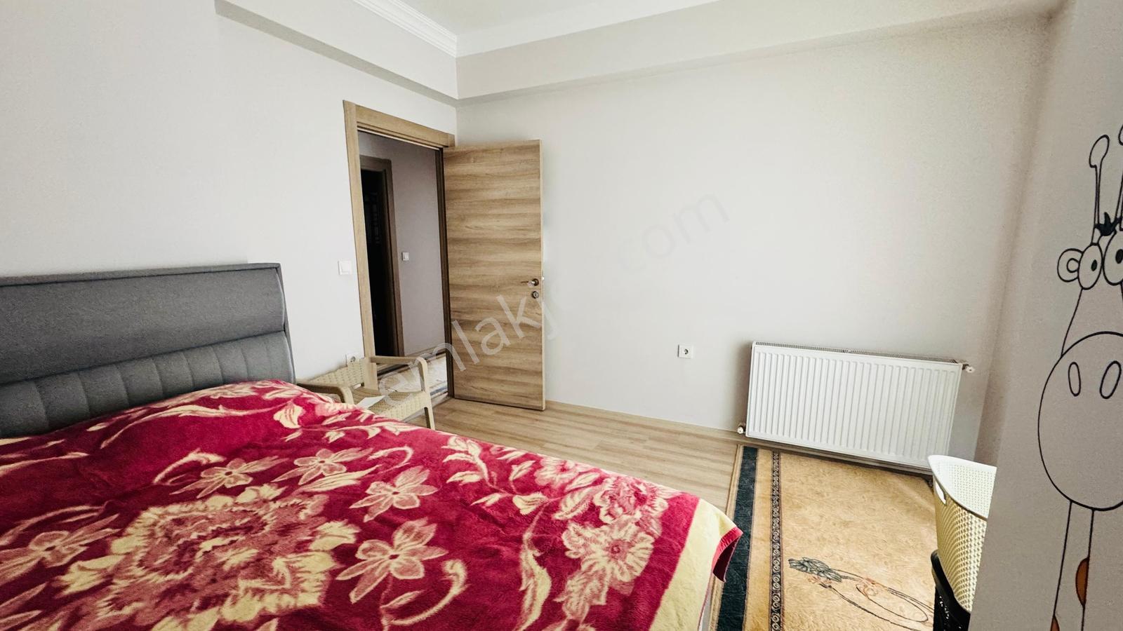 Yenifoça'da Havuzlu Site İçerisinde Kiralık 2+1 Eşyalı Daire - Görsel 17