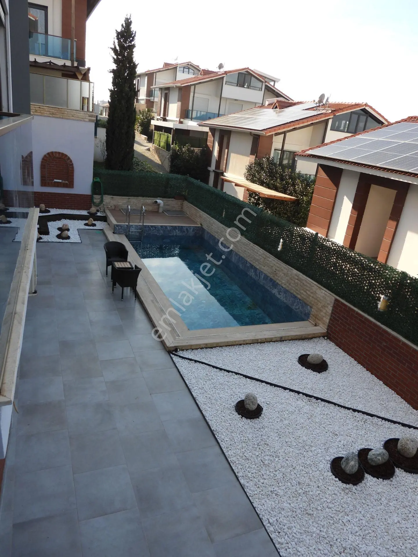 Güzelbahçe Kahramandere De Müstakil Havuzlu Otoparklı Güvenlikli Kiralık Villa