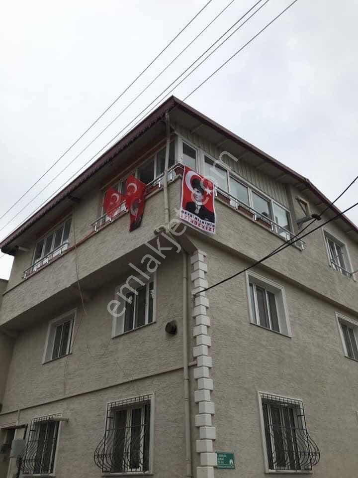 Yenibağlarda 2+1 Ara Kat Kiralık Daire