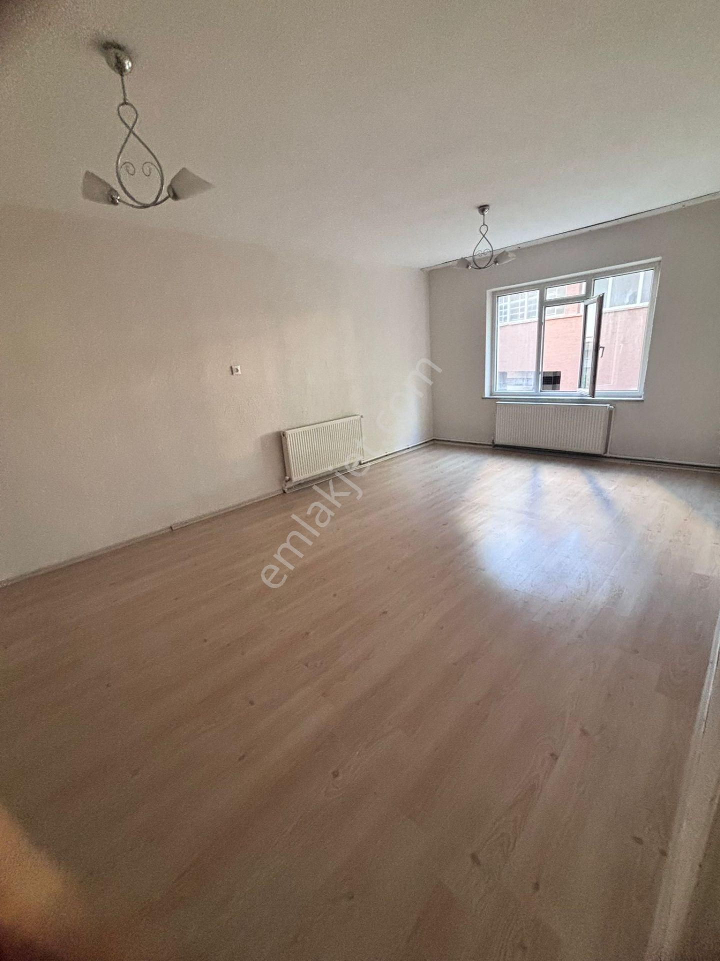 Kütahya Merkezde Kiralık Aileye 3+1 Geniş