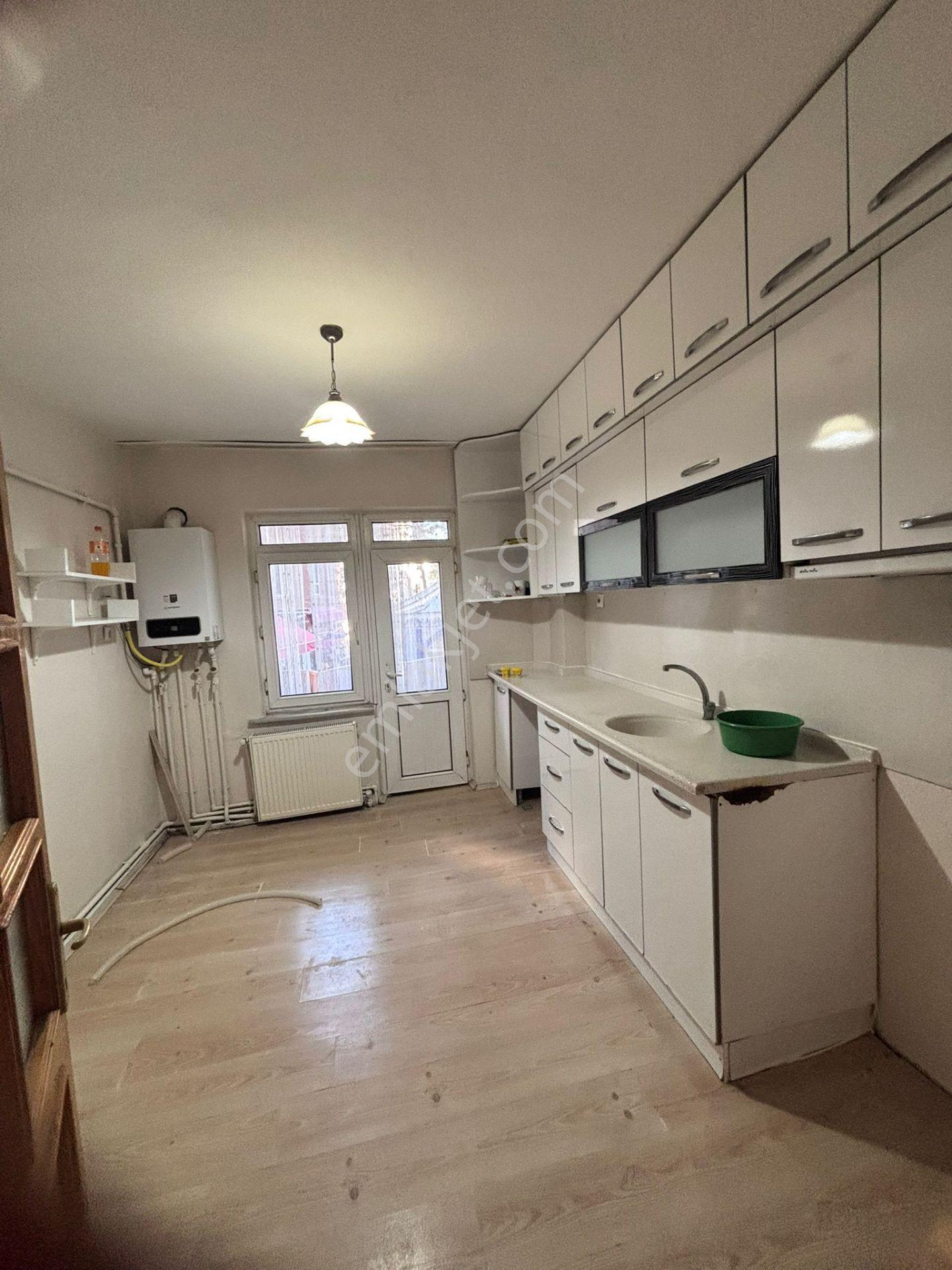 Kütahya Merkezde Kiralık Aileye 3+1 Geniş - Görsel 8