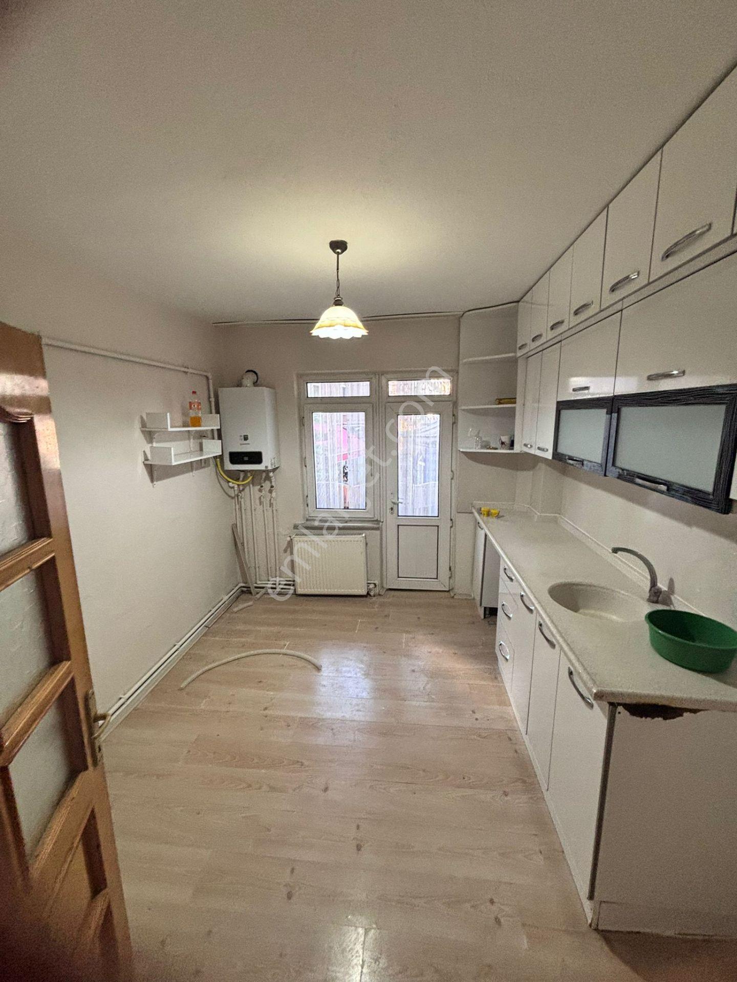 Kütahya Merkezde Kiralık Aileye 3+1 Geniş - Görsel 7
