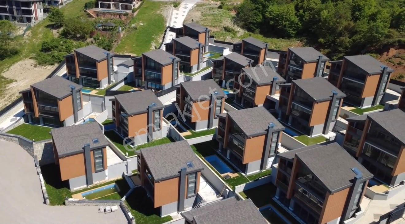 Şile Kadraj Sitesinde Deniz Manzaralı Kiralık Villalar
