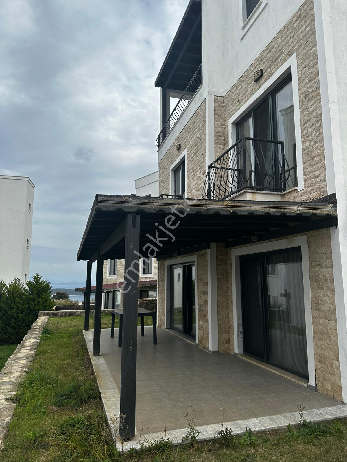 Gündoğan Kızılburun Deniz Manzaralı Bahçe Kullanımlı Ortak Havuzlu Sitede Bakımlı Villa - Görsel 3