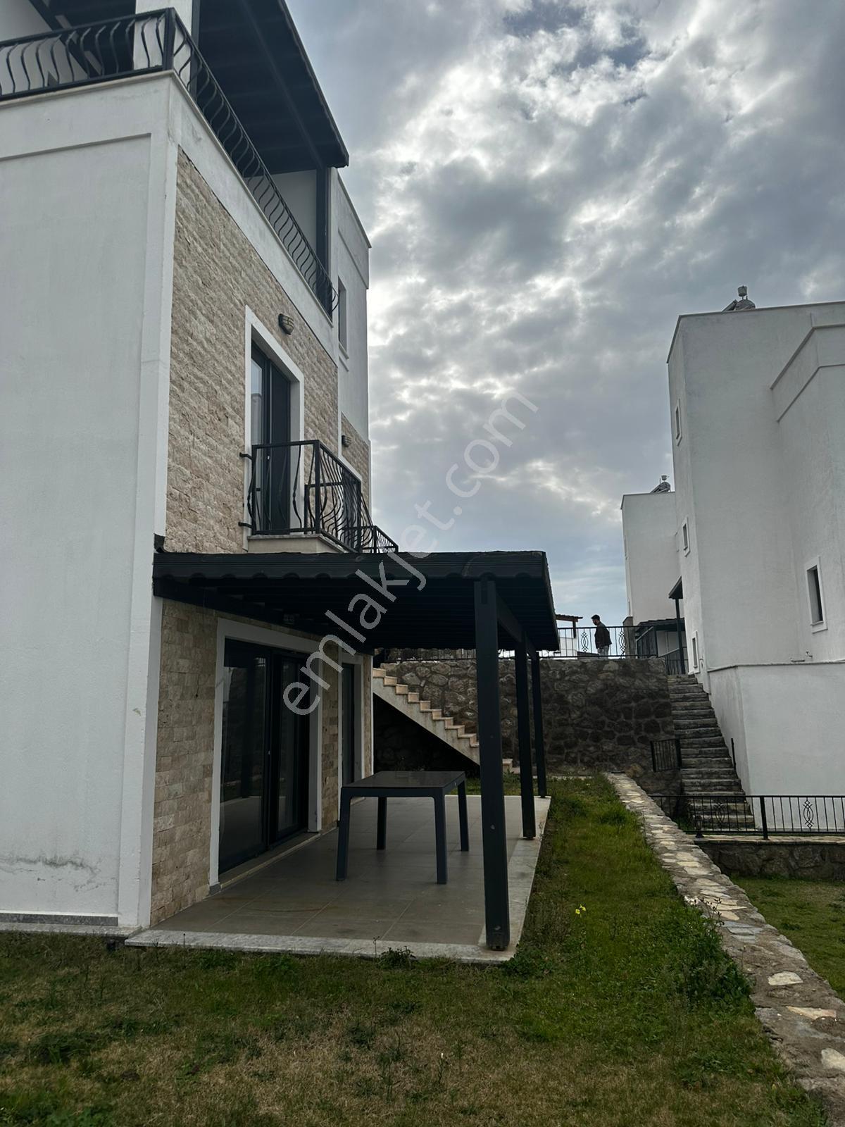 Gündoğan Kızılburun Deniz Manzaralı Bahçe Kullanımlı Ortak Havuzlu Sitede Bakımlı Villa - Görsel 8