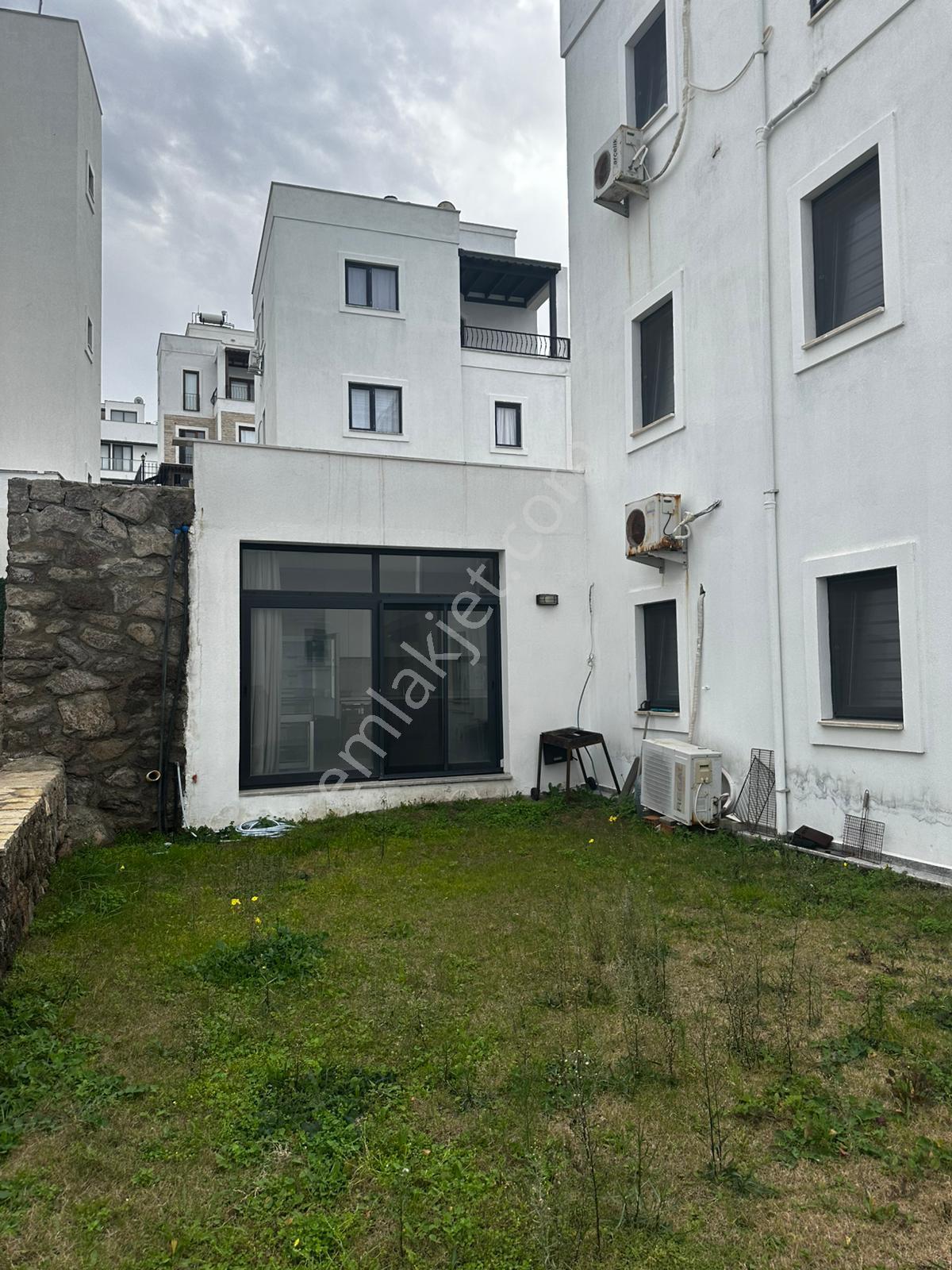 Gündoğan Kızılburun Deniz Manzaralı Bahçe Kullanımlı Ortak Havuzlu Sitede Bakımlı Villa - Görsel 6