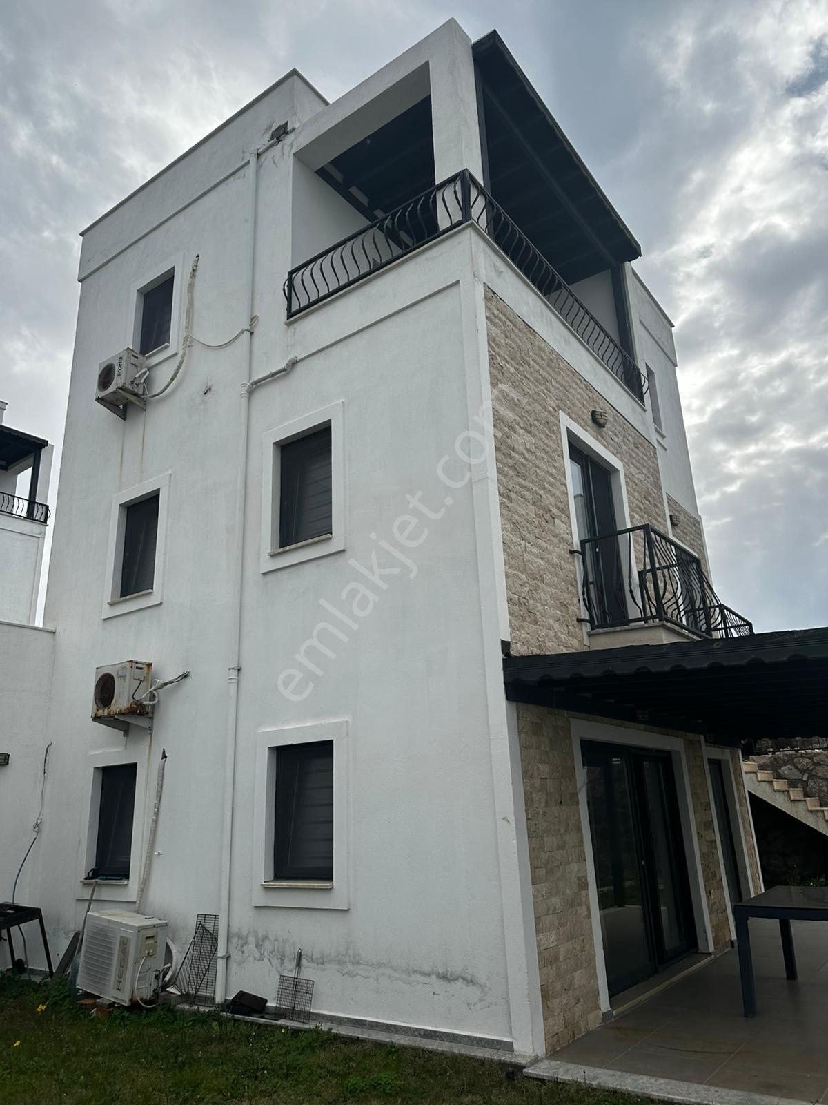 Gündoğan Kızılburun Deniz Manzaralı Bahçe Kullanımlı Ortak Havuzlu Sitede Bakımlı Villa - Görsel 7