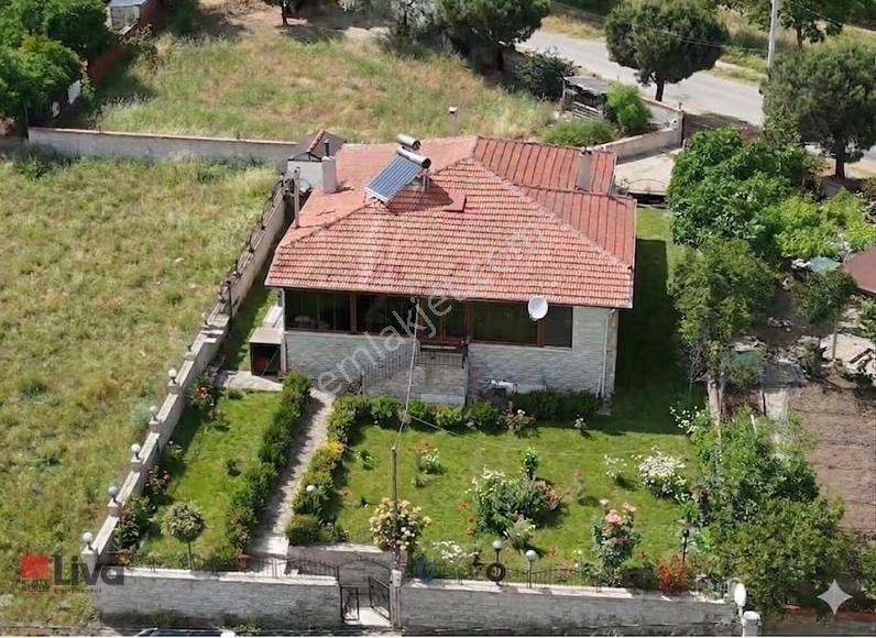 Rw Livadan Göl Manzaralı Bahçeli Müstakil Ev