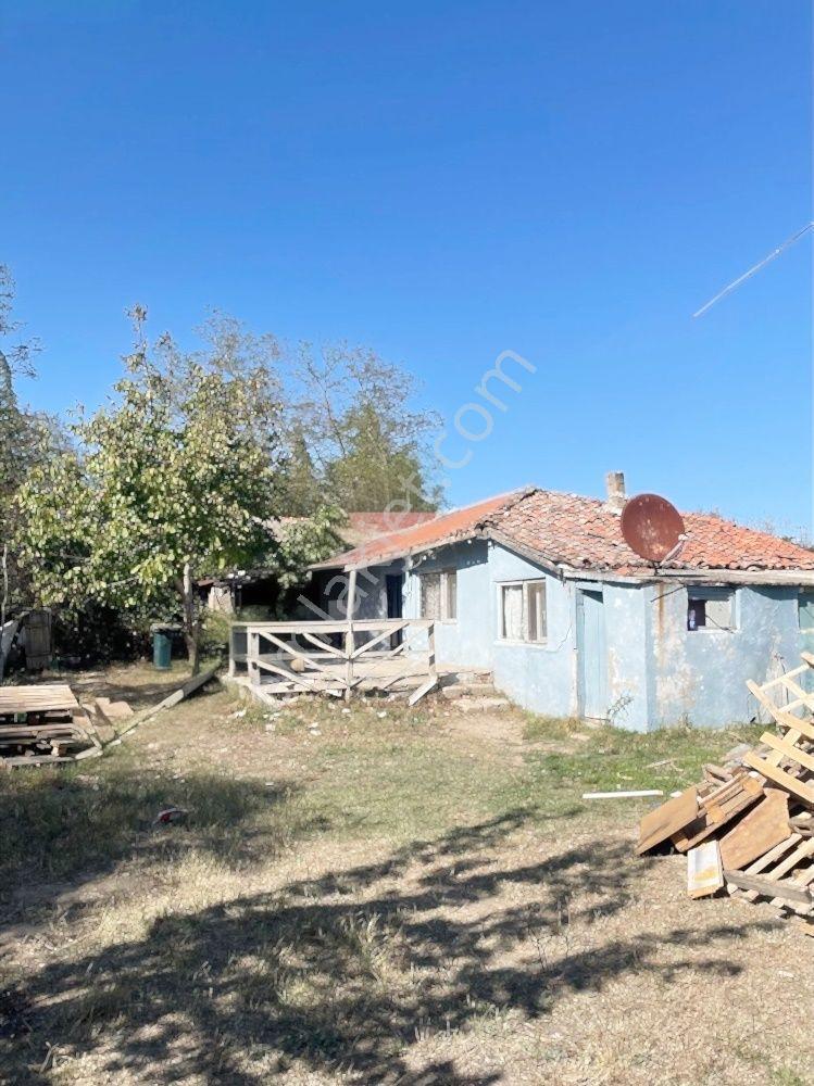 Saray Yuvalı Köy Merkezinde Kaçırılmayacak Fırsat! 712 M² Tek Tapu, 3 Kat İmarlı Arsa + Ev - Görsel 4