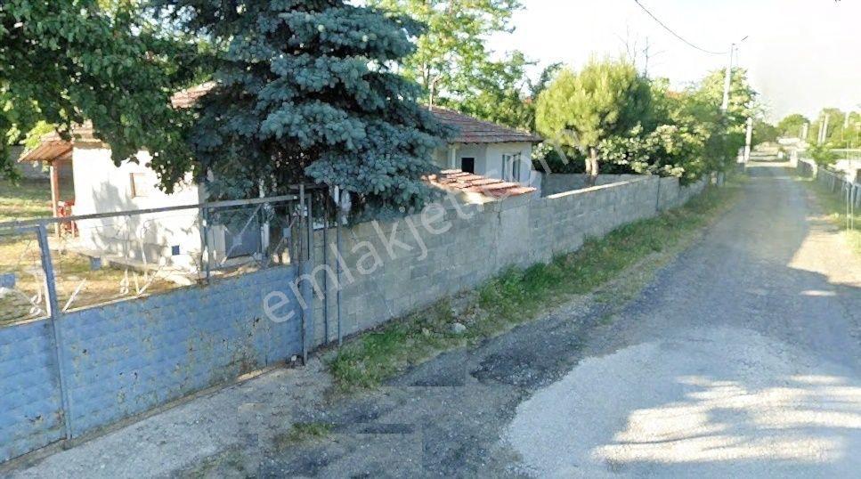 Saray Yuvalı Köy Merkezinde Kaçırılmayacak Fırsat! 712 M² Tek Tapu, 3 Kat İmarlı Arsa + Ev