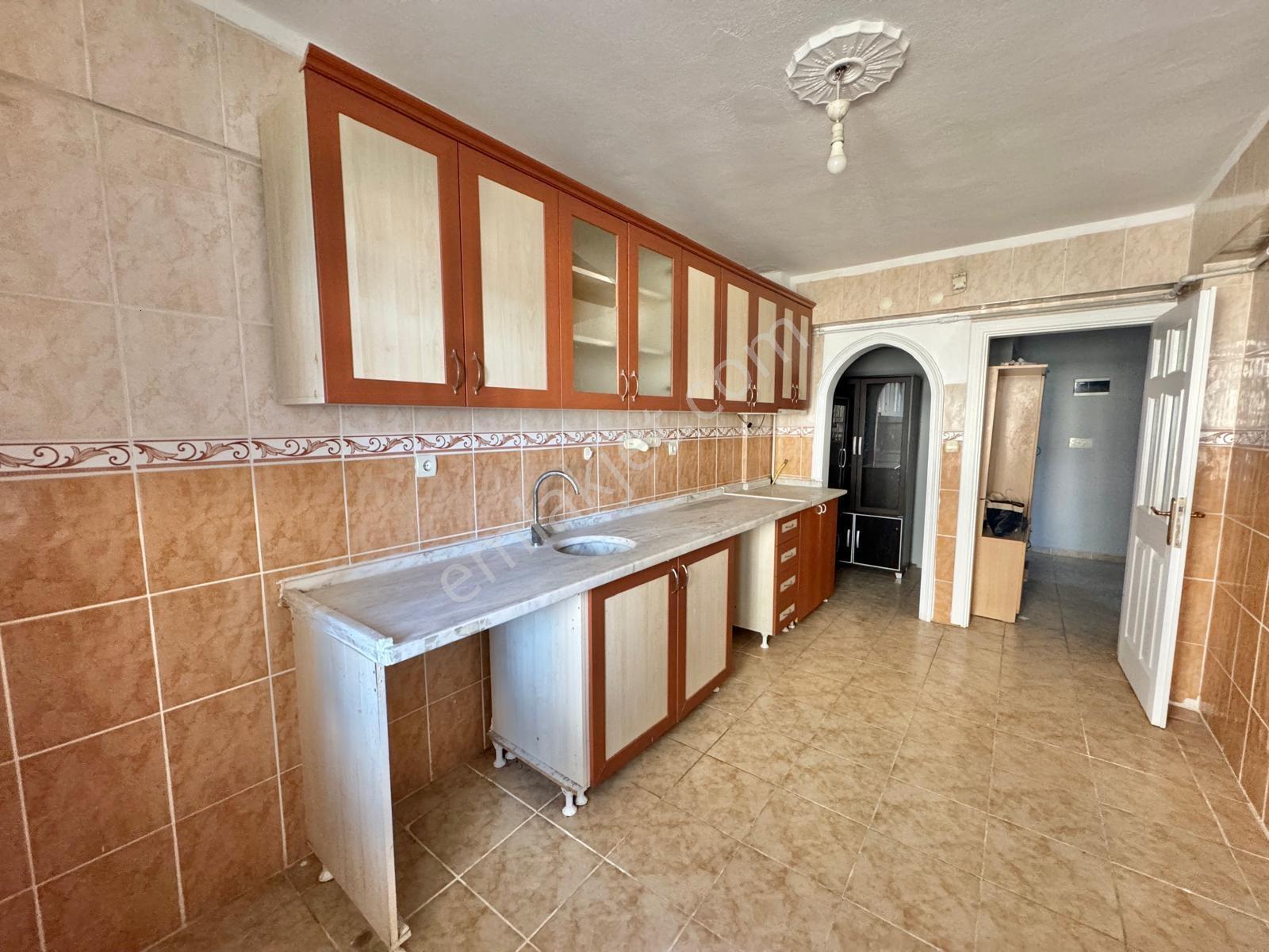 Beyoğlu'ndan Merkezi Lokasyonda Masrafsız Geniş Kilerli 3+1
