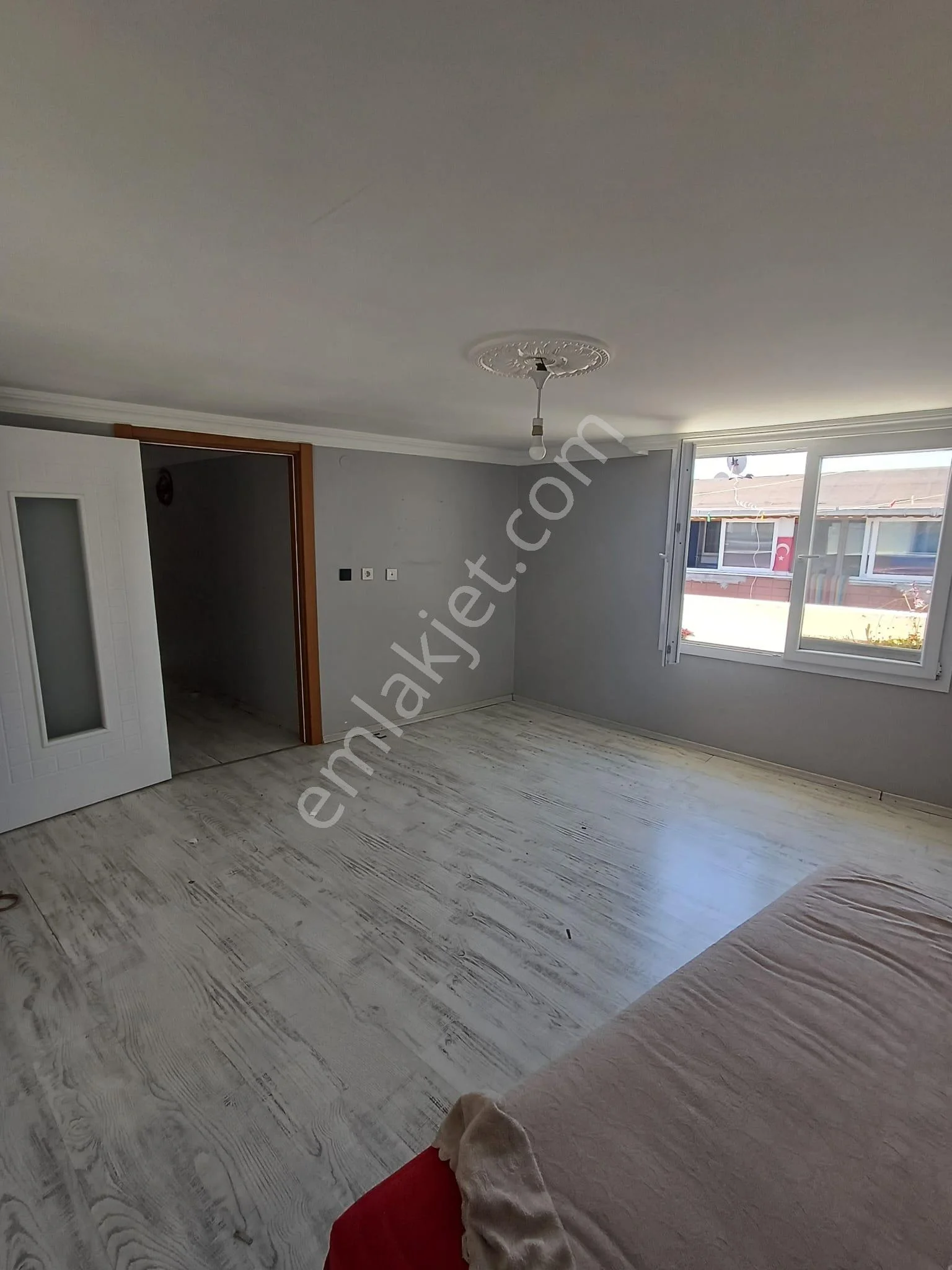 Saadetdere Mahallesinde Kiralık 1+1 Çatı Katı Daire - Görsel 3