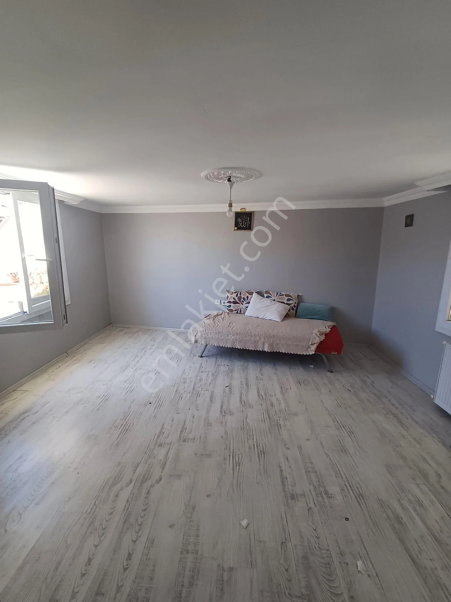 Saadetdere Mahallesinde Kiralık 1+1 Çatı Katı Daire