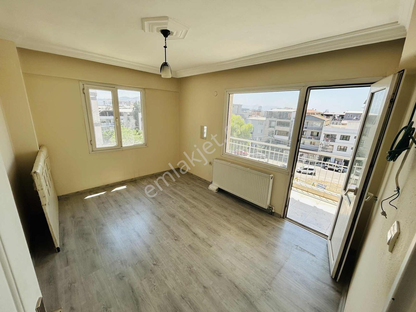 Cadde Üzeri Site İçi Güvenlikli Otoparklı 3+1 Boyalı Geniş Daire - Görsel 13