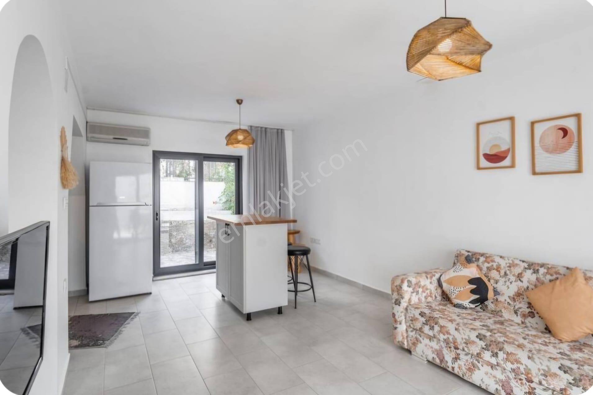 Gündoğan Tankay Sitesinde Deniz Manzaralı Bakımlı Havuzlu Plajlı Villa - Görsel 10