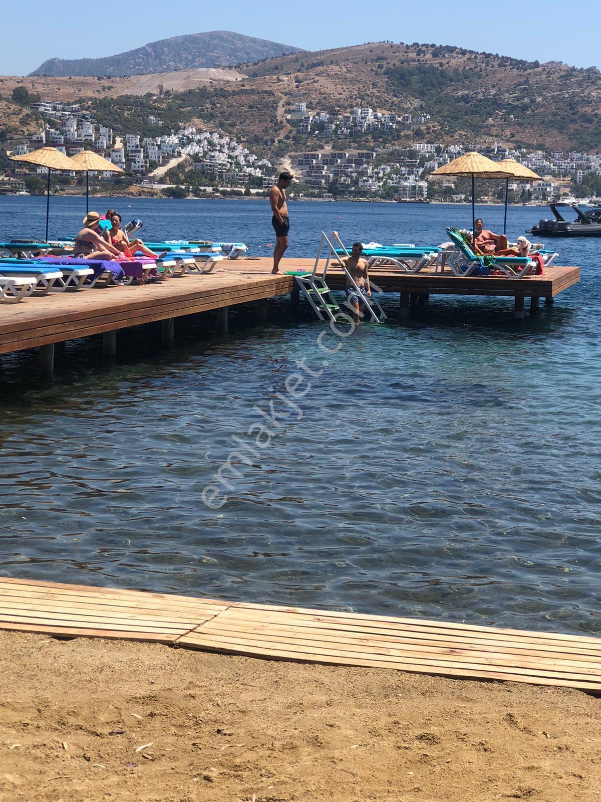 Gündoğan Tankay Sitesinde Deniz Manzaralı Bakımlı Havuzlu Plajlı Villa - Görsel 7