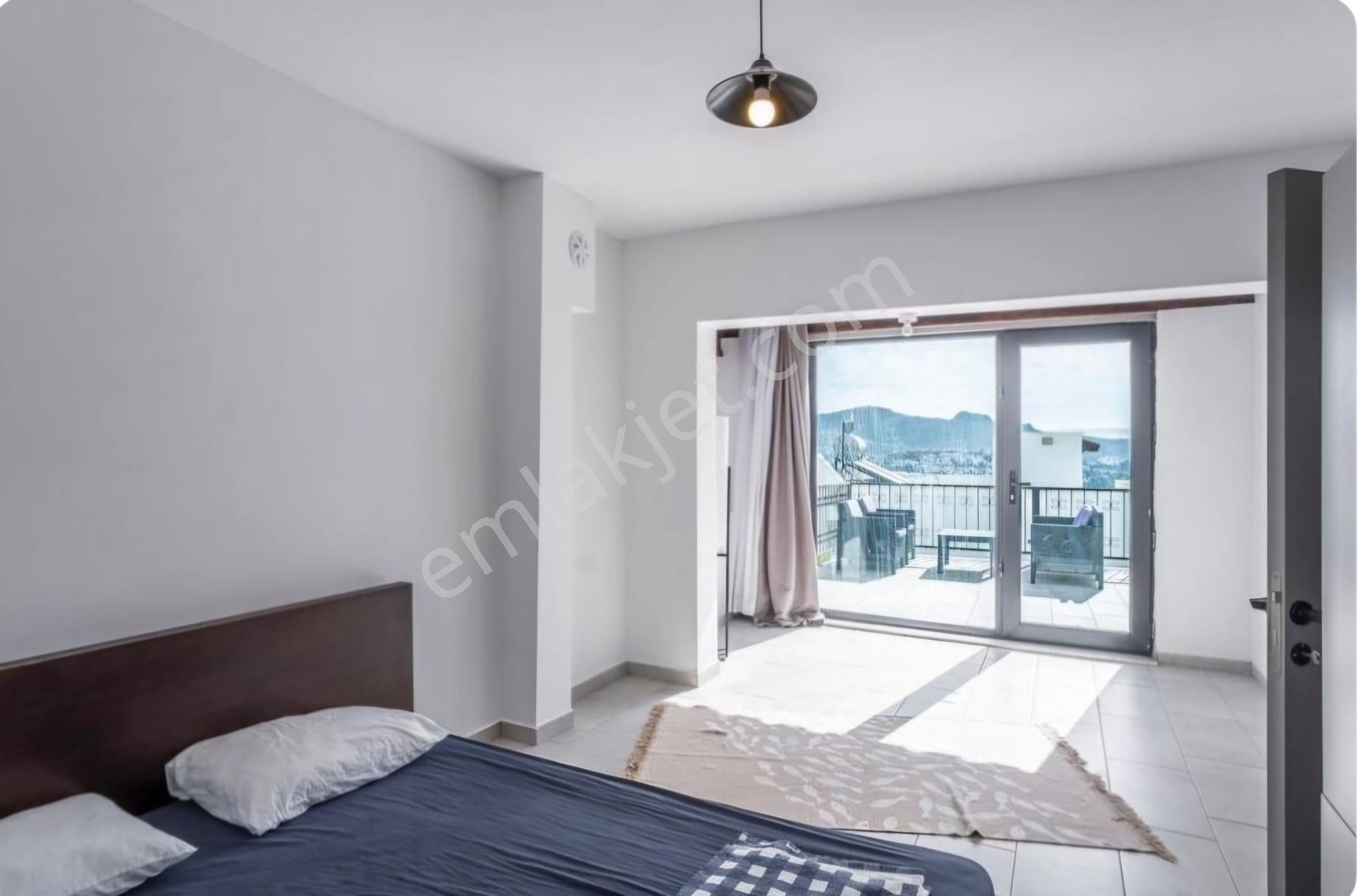 Gündoğan Tankay Sitesinde Deniz Manzaralı Bakımlı Havuzlu Plajlı Villa - Görsel 23
