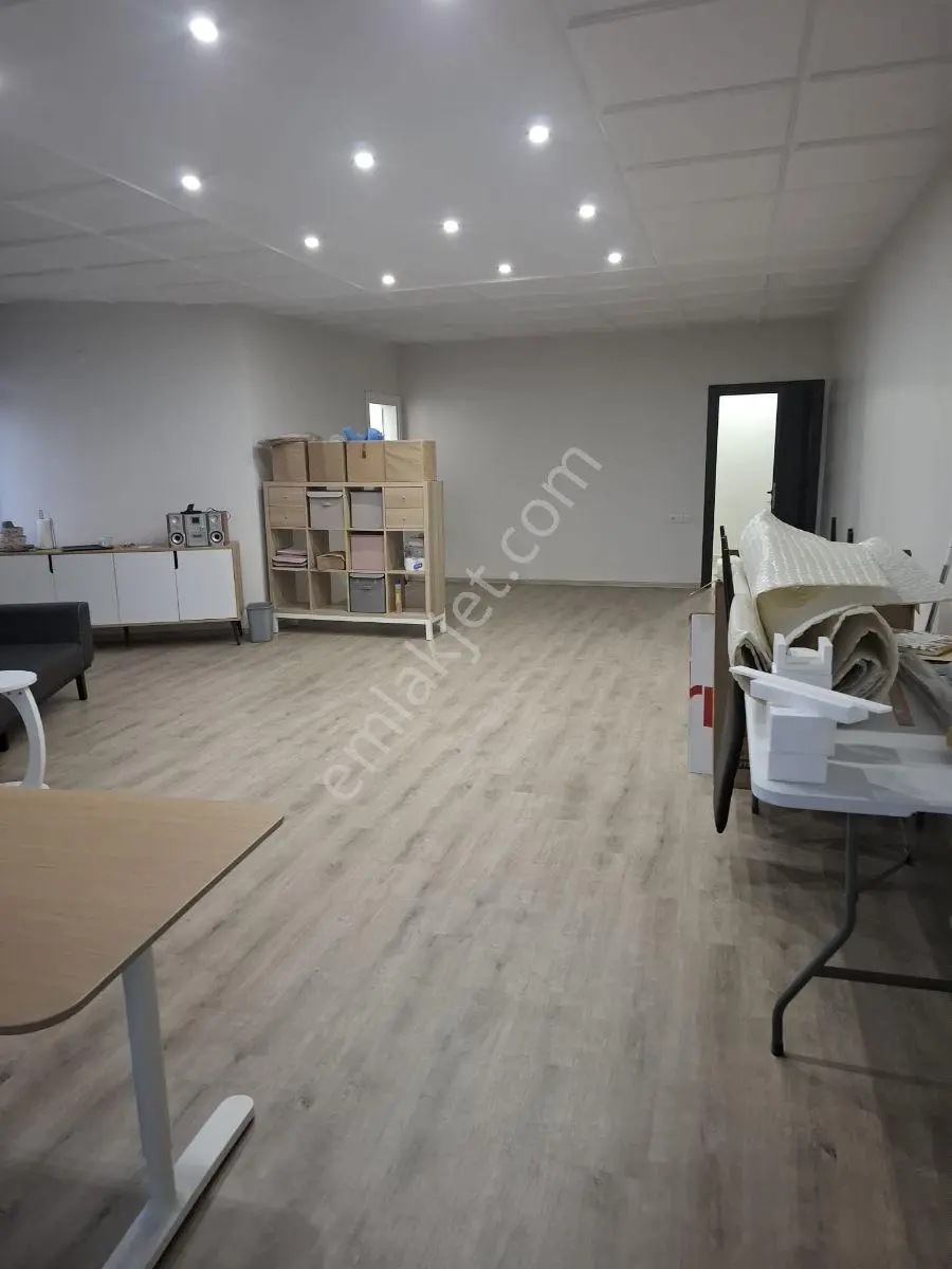 Mahmutbey Caddesine Cepheli Kiralık 40'm2 Ofis - Görsel 4