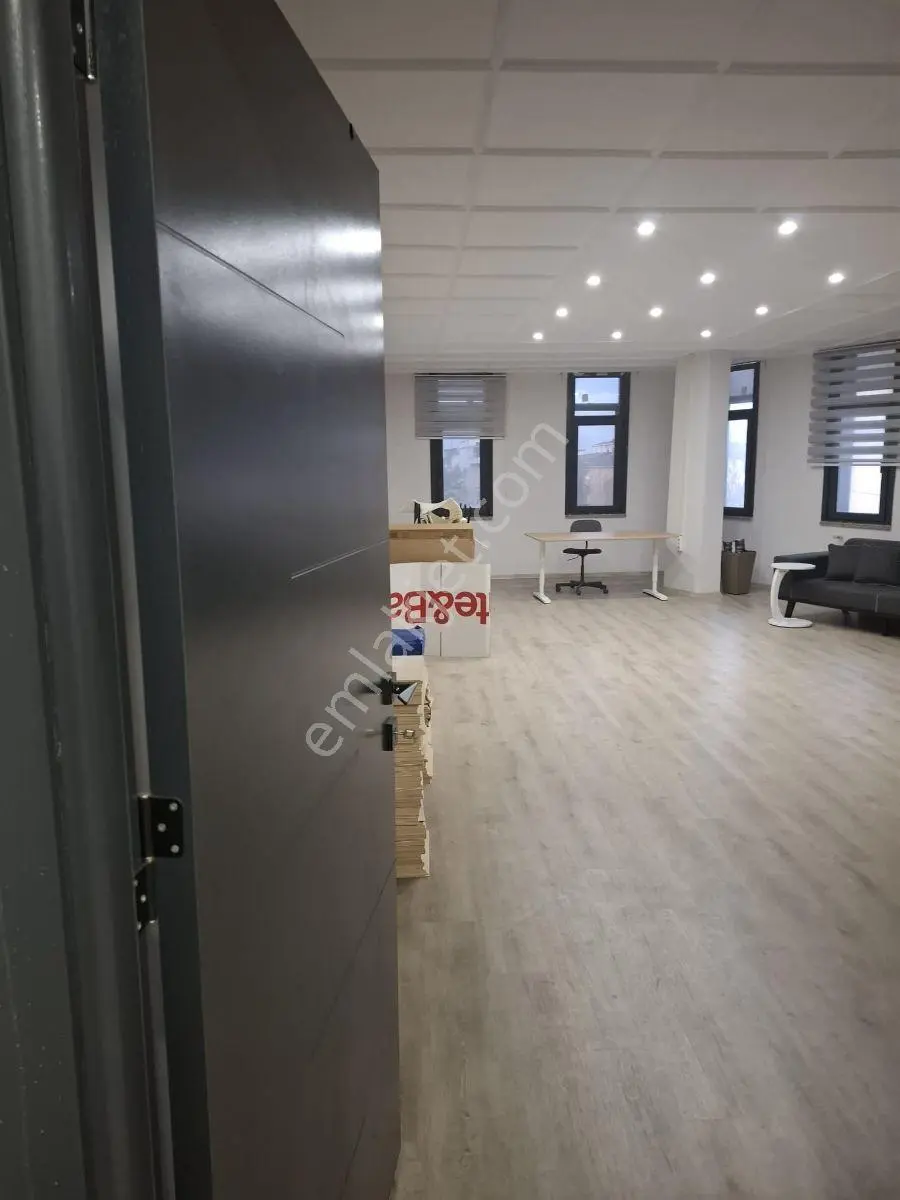 Mahmutbey Caddesine Cepheli Kiralık 40'm2 Ofis - Görsel 7