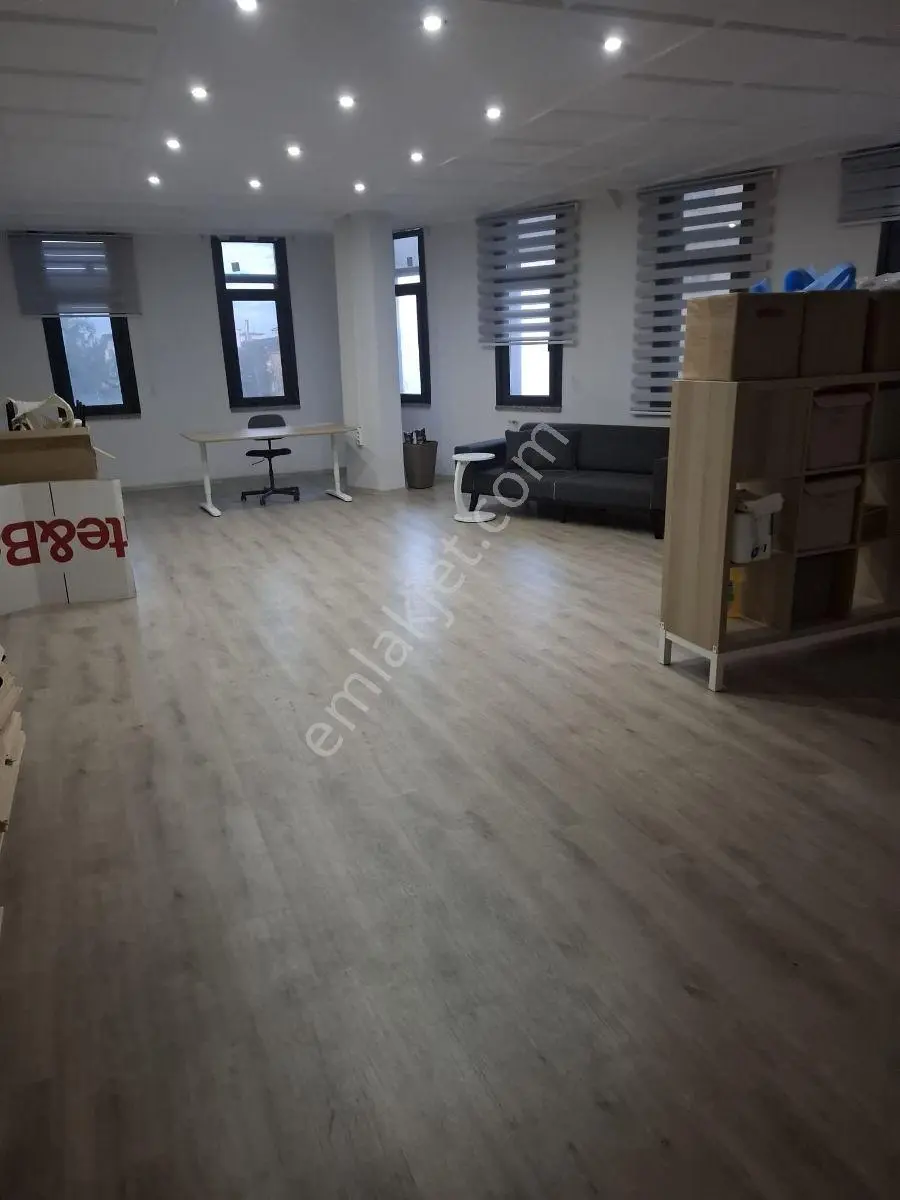 Mahmutbey Caddesine Cepheli Kiralık 40'm2 Ofis - Görsel 3