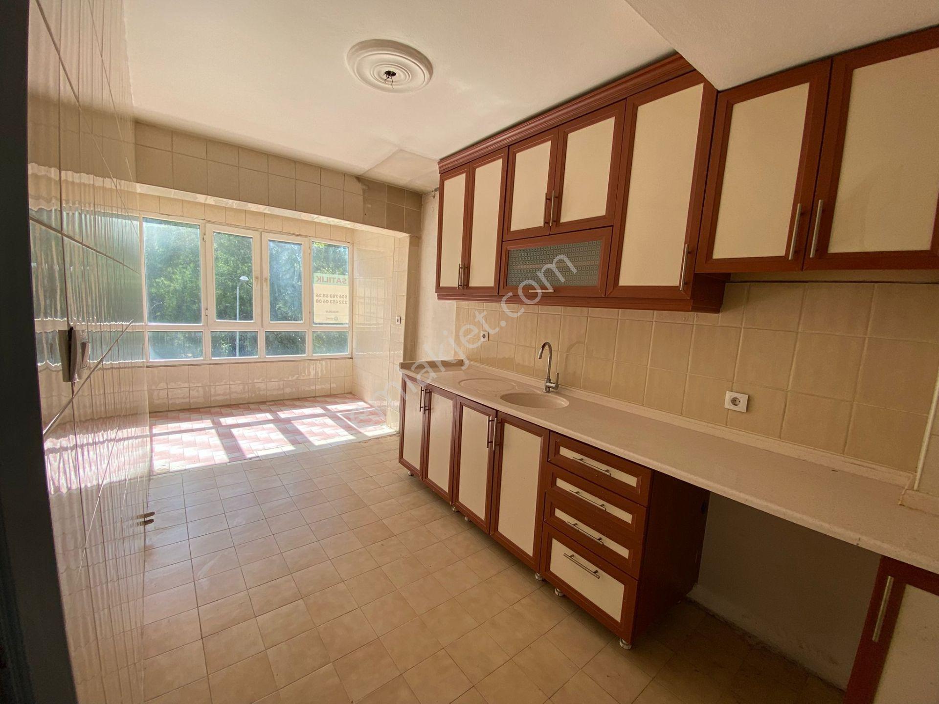 Acill Buca Menderes Mah.de Belediye Yakını 3+1 130m2 Ayrı Mutfak Arakat Satılık Daire - Görsel 14
