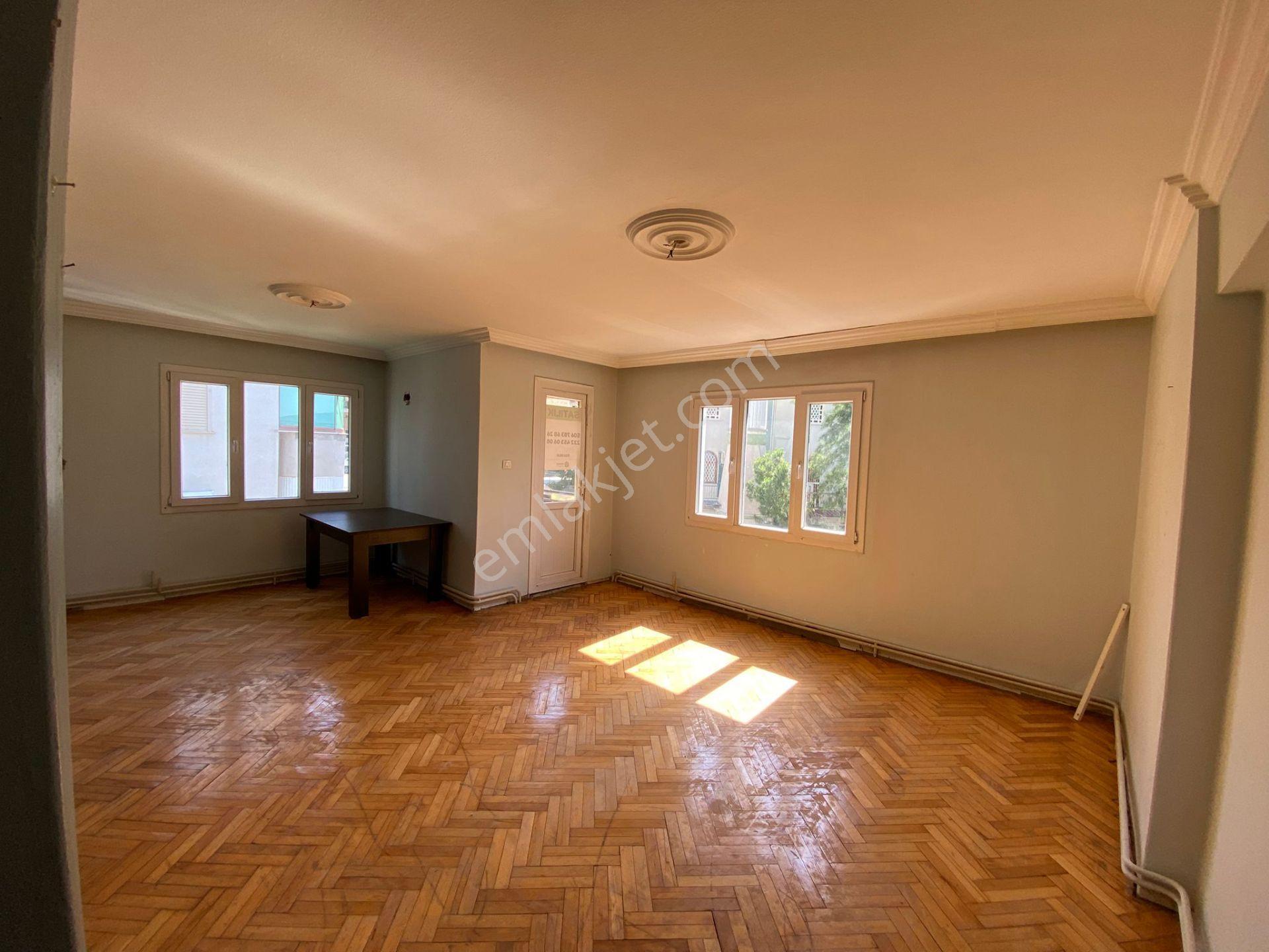 Acill Buca Menderes Mah.de Belediye Yakını 3+1 130m2 Ayrı Mutfak Arakat Satılık Daire - Görsel 3