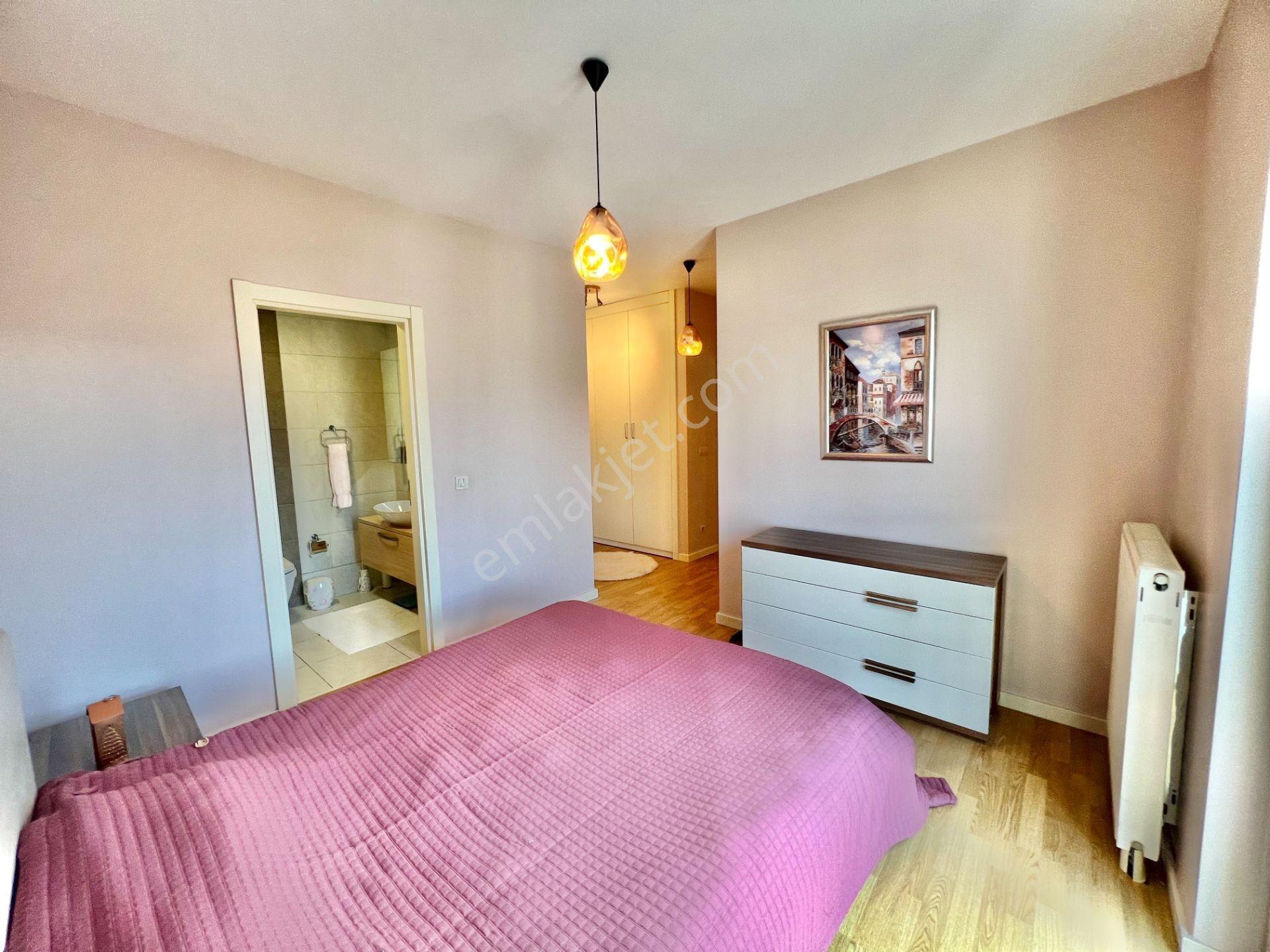 Glow3 Satış Ofisinden 4+1 Şerefiyeli, Teraslı, Arakat Daire - Görsel 17