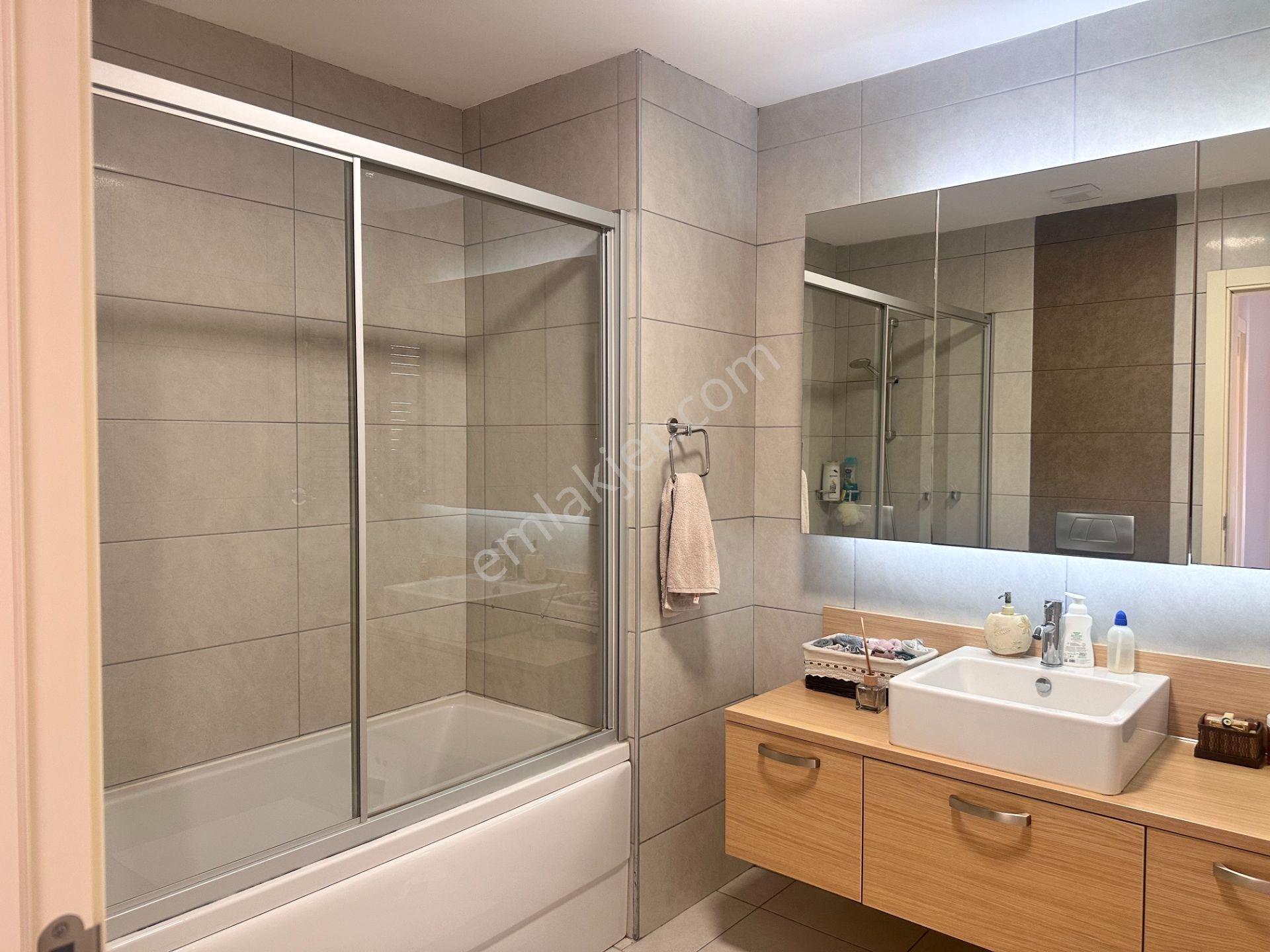 Glow3 Satış Ofisinden 4+1 Şerefiyeli, Teraslı, Arakat Daire - Görsel 25