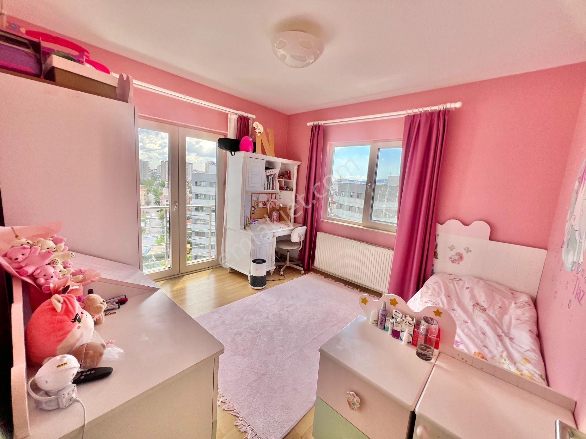 Glow3 Satış Ofisinden 4+1 Şerefiyeli, Teraslı, Arakat Daire - Görsel 23