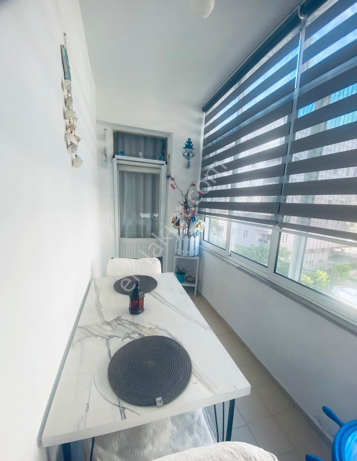 Mertcan'dan Karlıktepe'de Ara Katta Kapalı Balkonlu 3+1 Daire