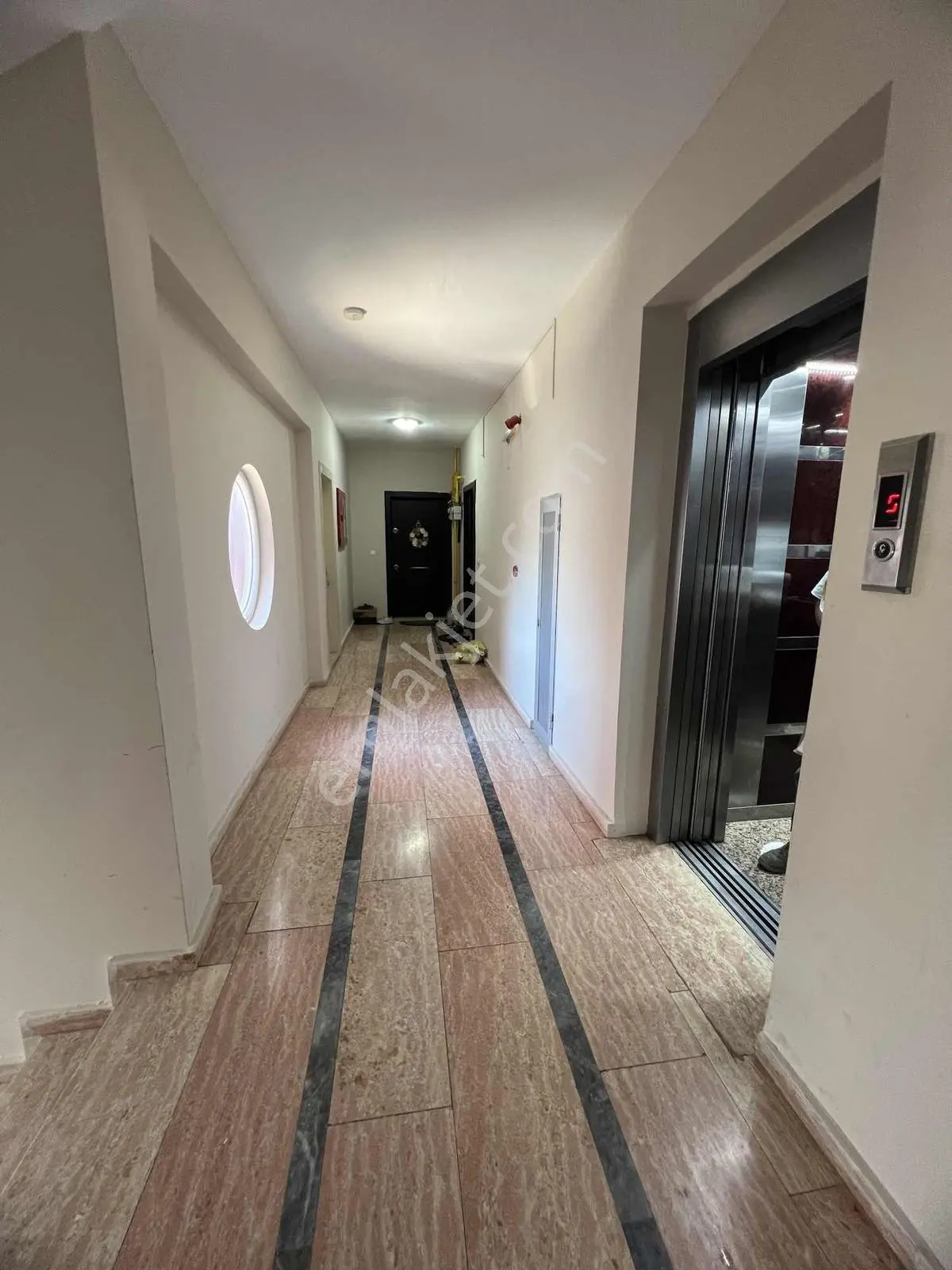 Havuzlu Site Denize Yürüme Mesafesinde 3+1 Satılık Daire - Görsel 3