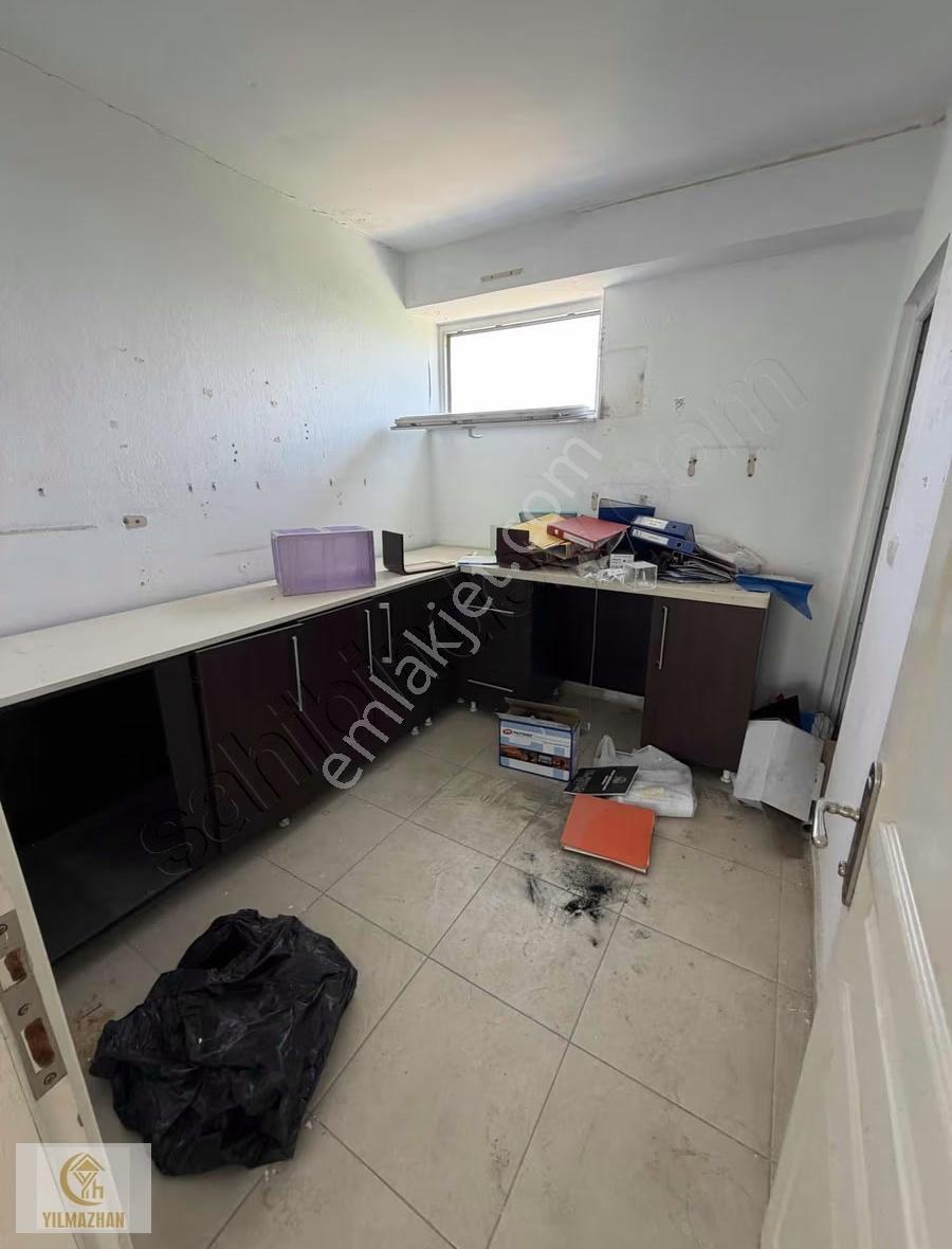 Şelalede Cadde Üstünde 500m2 3 Katlı Kiralık Dükkan - Görsel 22