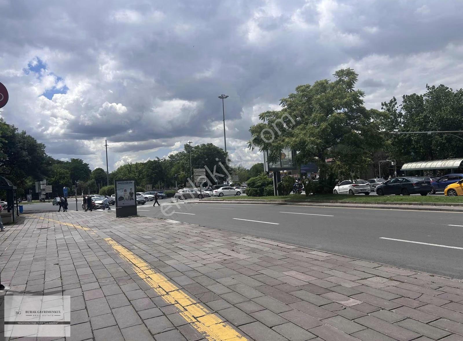 Kıbrıs Cad. Uğurlu Sokak Metro 150 Mt. Mükemmel Lokasyon Ara Kat - Görsel 33