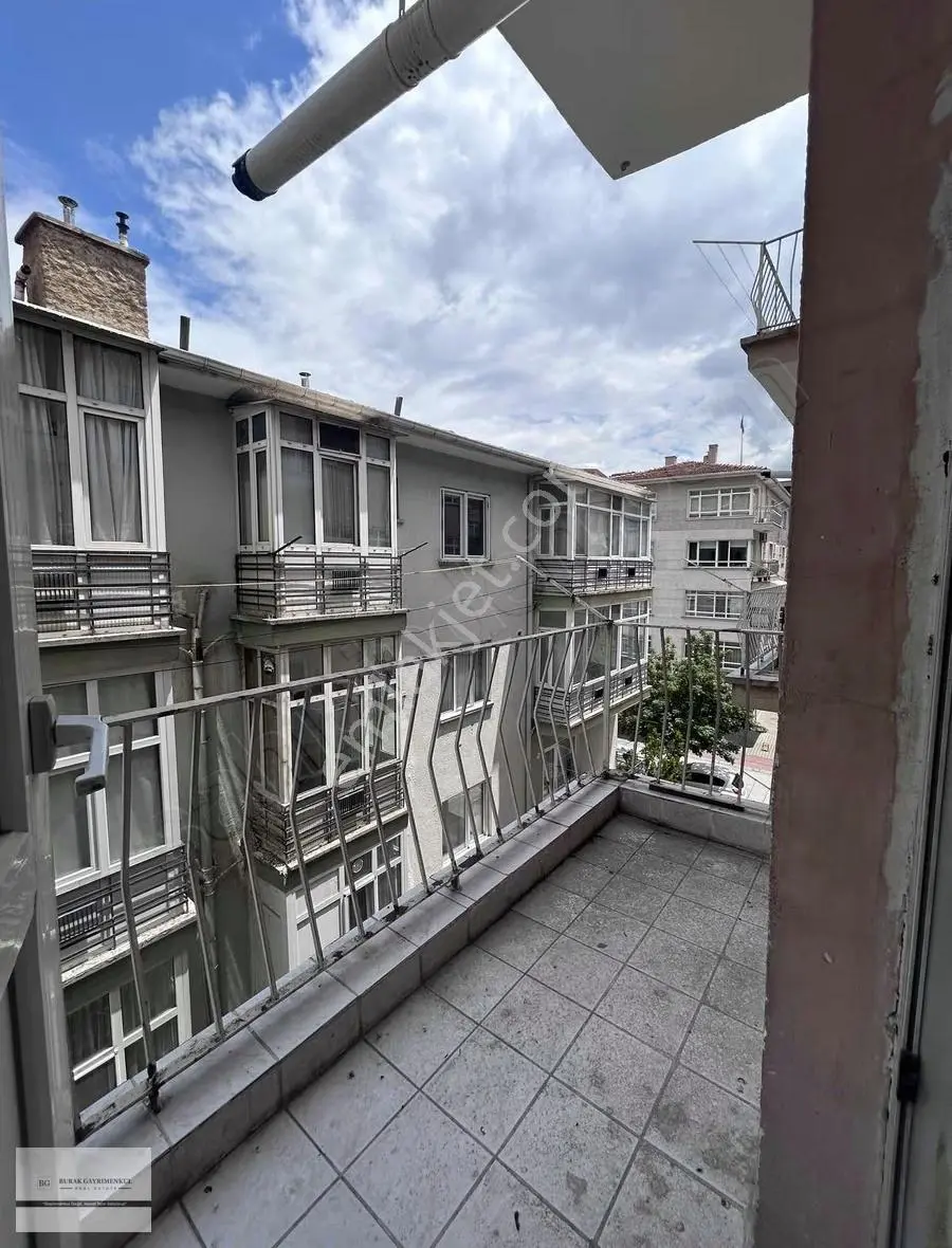 Kıbrıs Cad. Uğurlu Sokak Metro 150 Mt. Mükemmel Lokasyon Ara Kat - Görsel 4