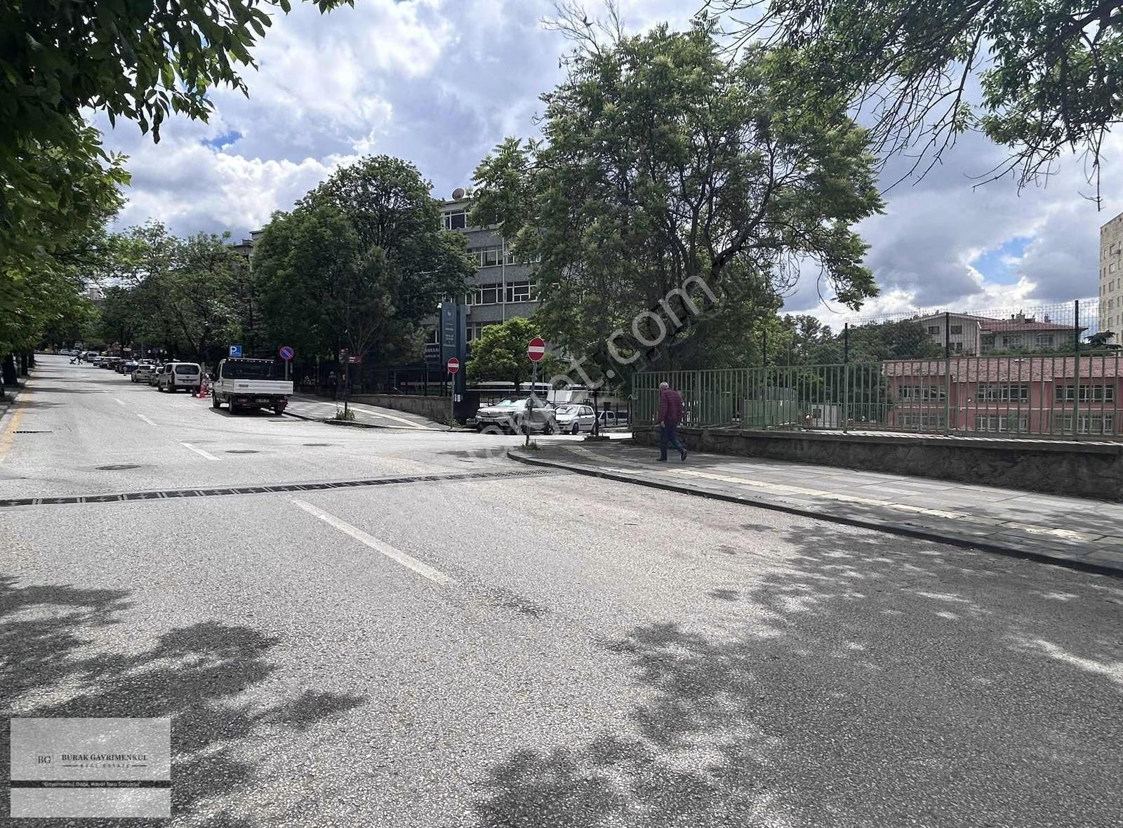 Kıbrıs Cad. Uğurlu Sokak Metro 150 Mt. Mükemmel Lokasyon Ara Kat - Görsel 20