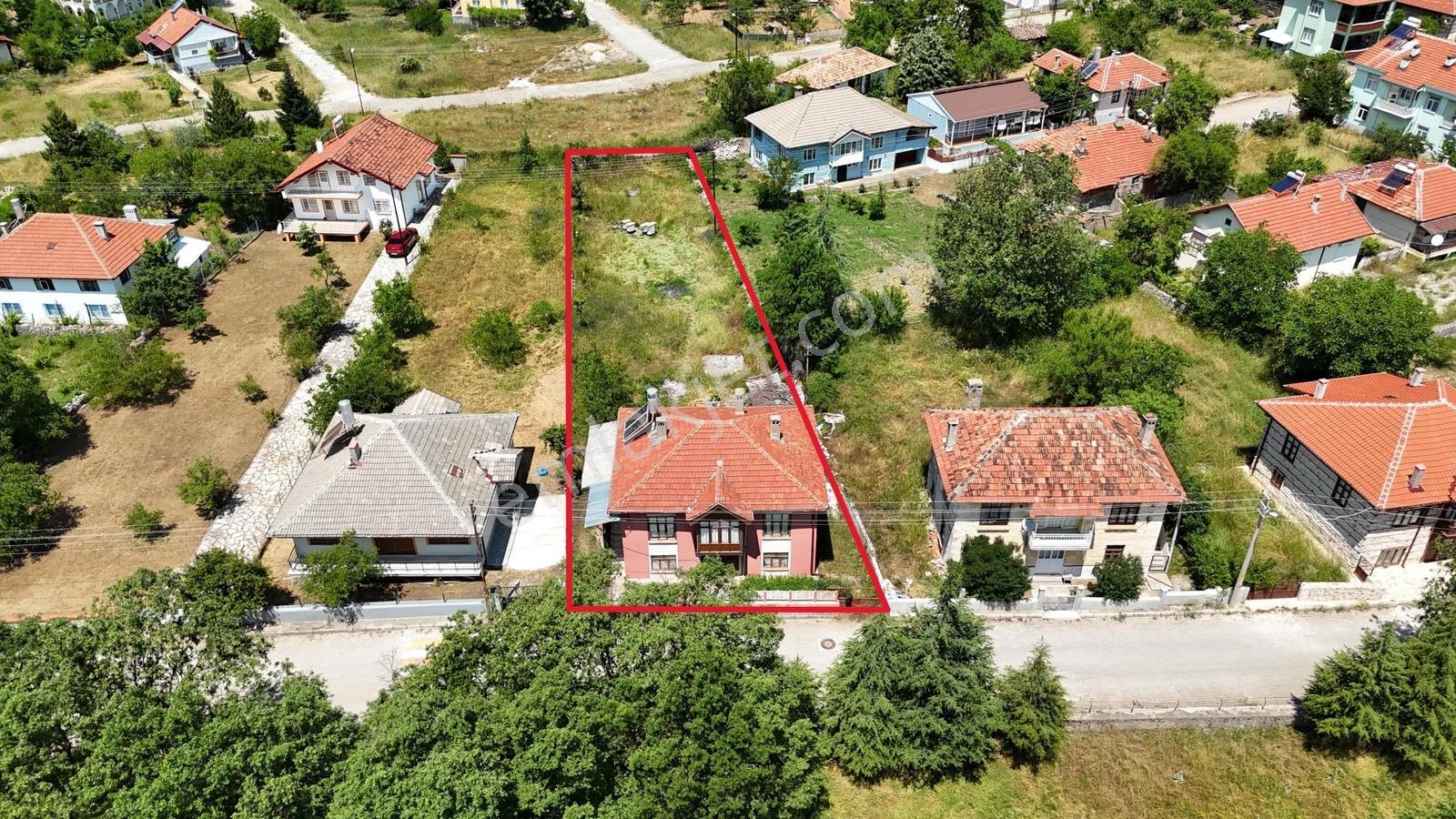 Aksekinin İncisi Cevizli'de Satılık 7+2 Tarihi Düğmeli Taş Ev - Görsel 12