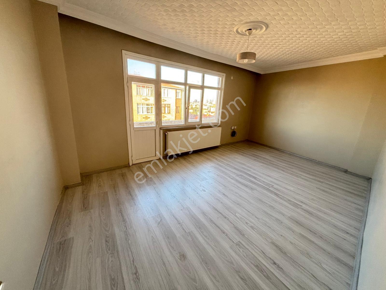 Ferah Mahallesi Merkezde 3+1 Geniş Çift Balkonlu Kiralık Daire** - Görsel 2