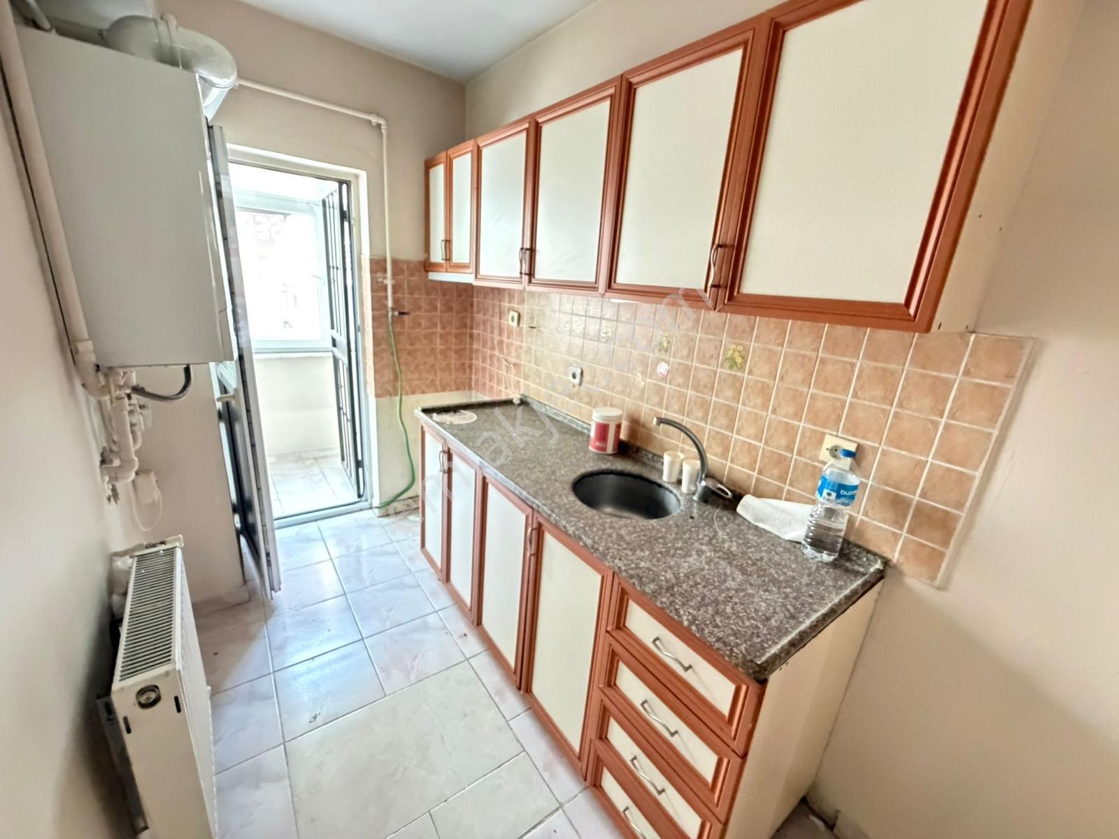 Şeref Emlak Göçmenler Sokak Satılık Daire 4.750.000 Tl