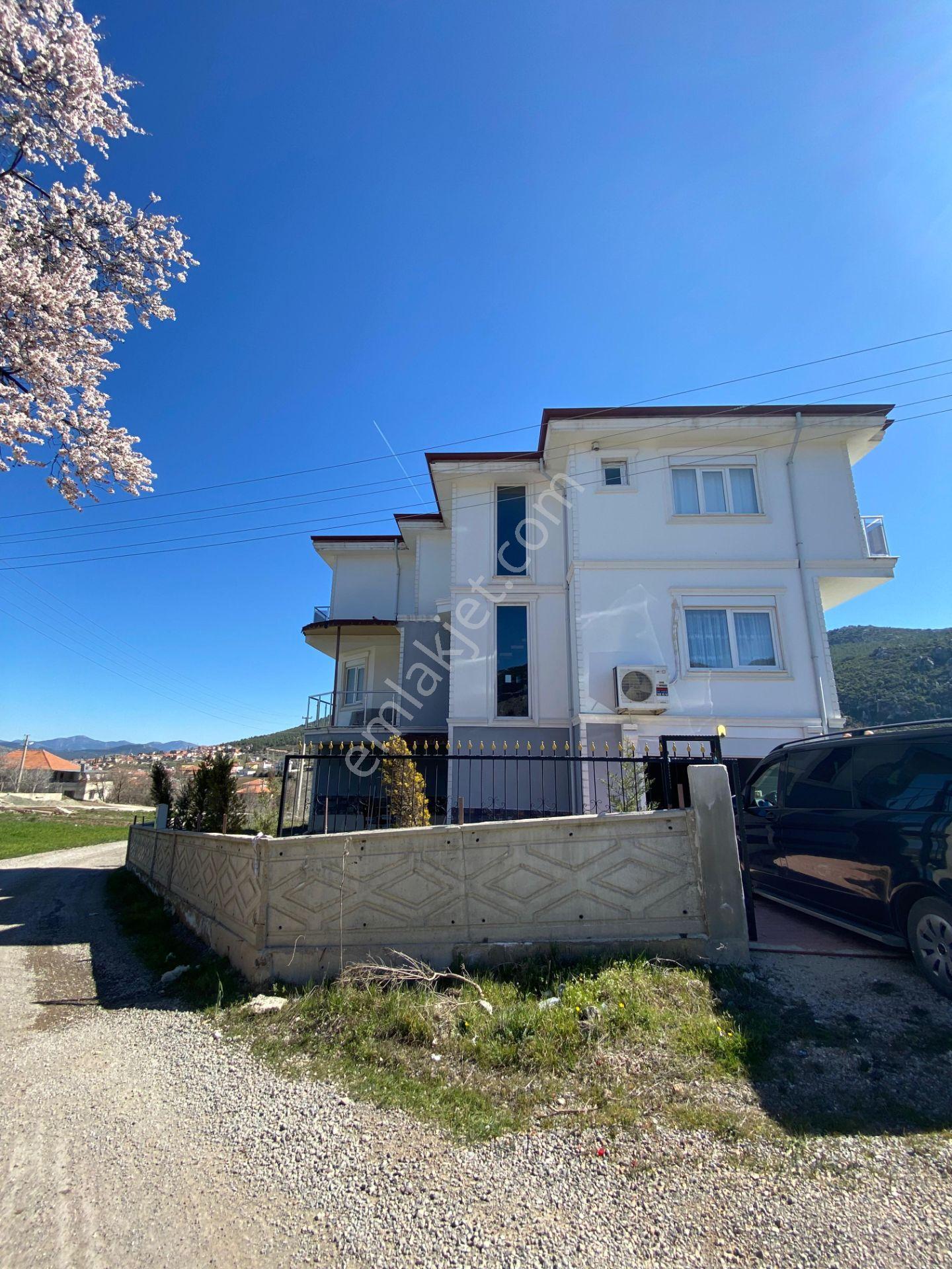 Mükemmel Doğa Manzarası İle Müstakil Dağbelinde Villa