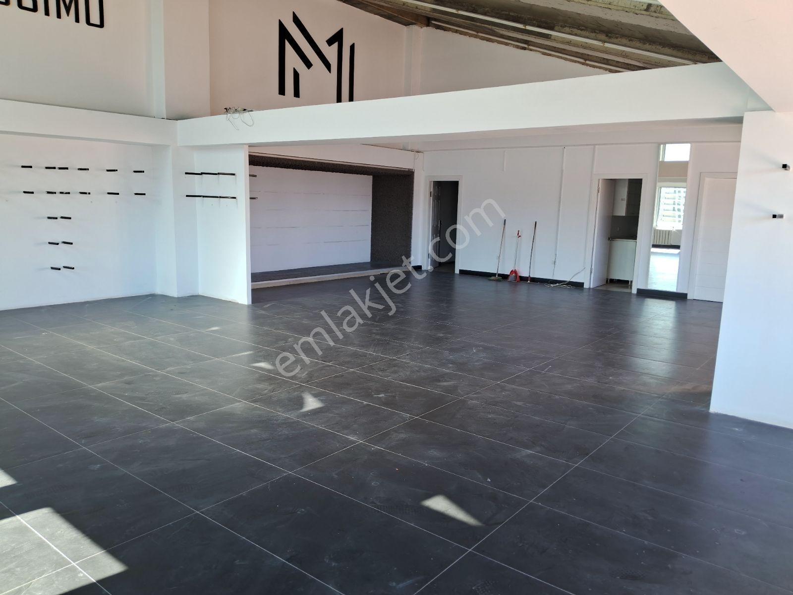 Merter Fatih Caddesinde 170 M2 İşyeri - Görsel 3