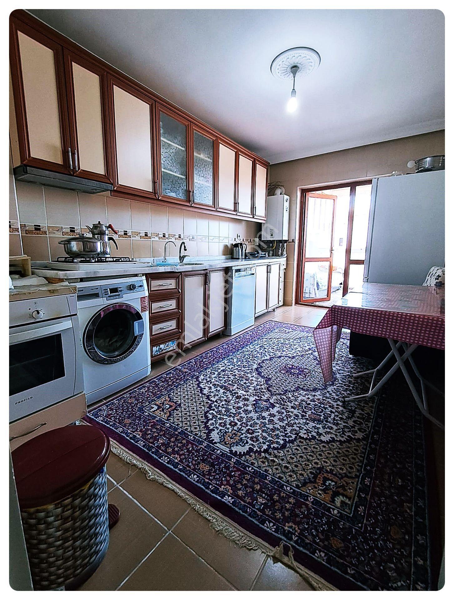 Cihandan Burç Mahallesi Piri Cadde Yakını Ara Katta Satlık 3+1 Daire