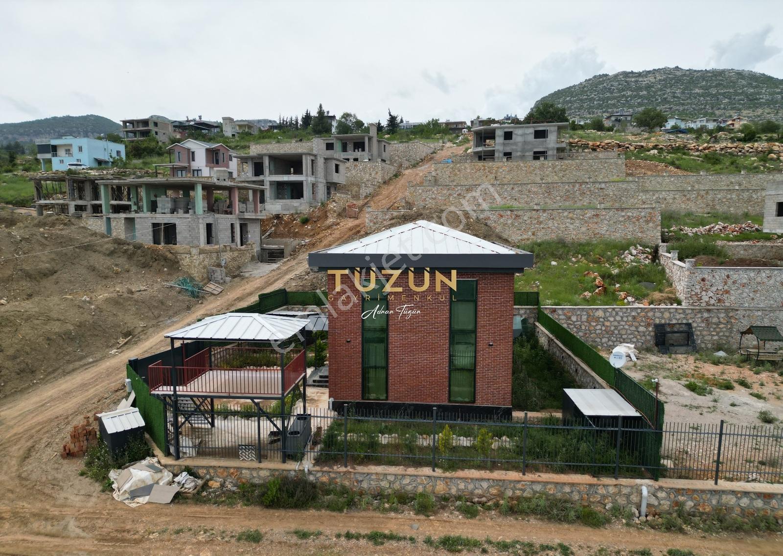 Tüzün'den Gözne'de Satılık Göz Alıcı Mükemmel Bir Villa - Görsel 23
