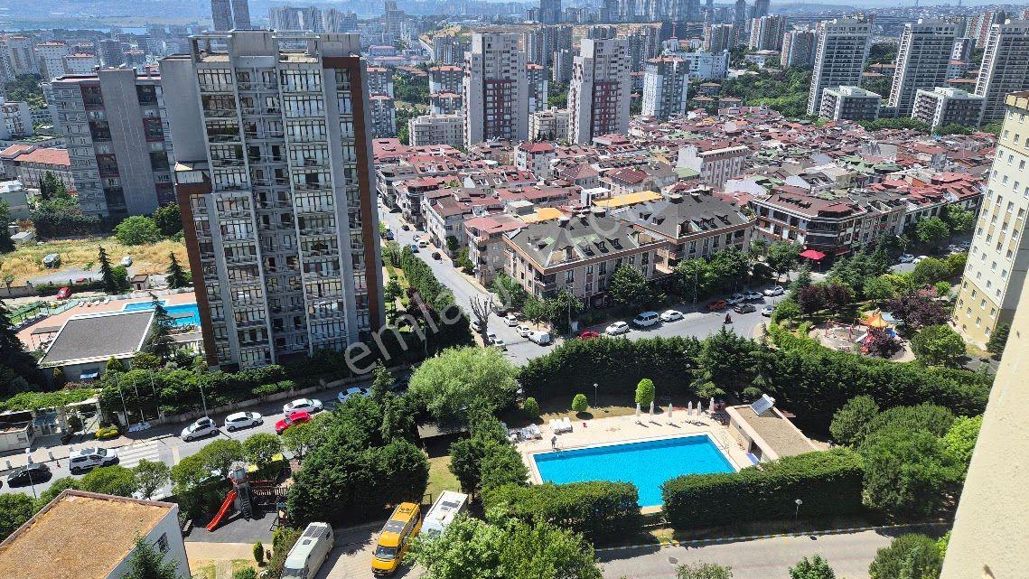 Küçükçekmece Atakent Güneşpark Evlerinde Boş Satılık 4+1 194m2 Daire