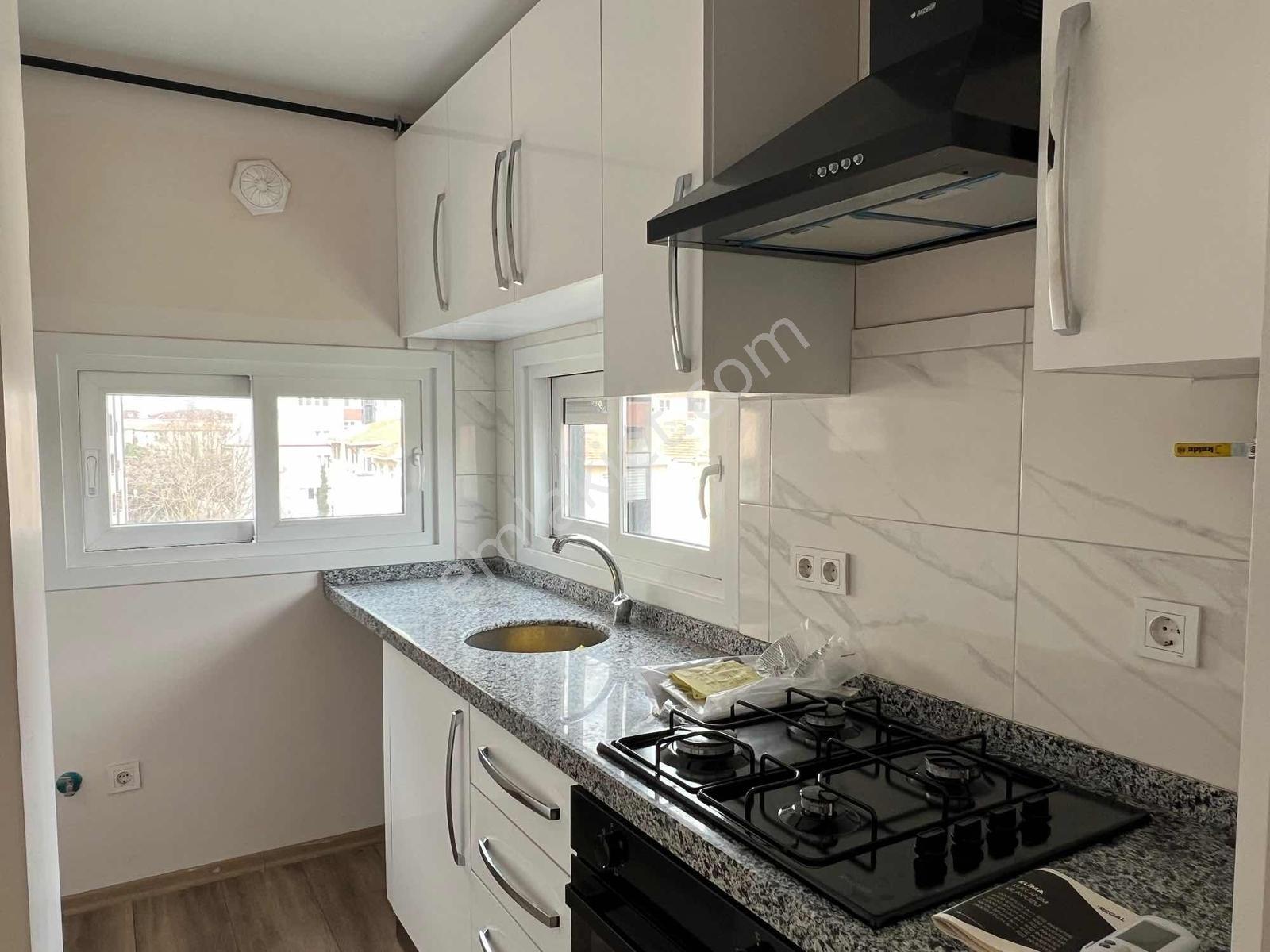 Aksuda 2 Yıllık Butik Sitede 4. Kat Doğu Cephe Ferah 2+1 90m2 - Görsel 5