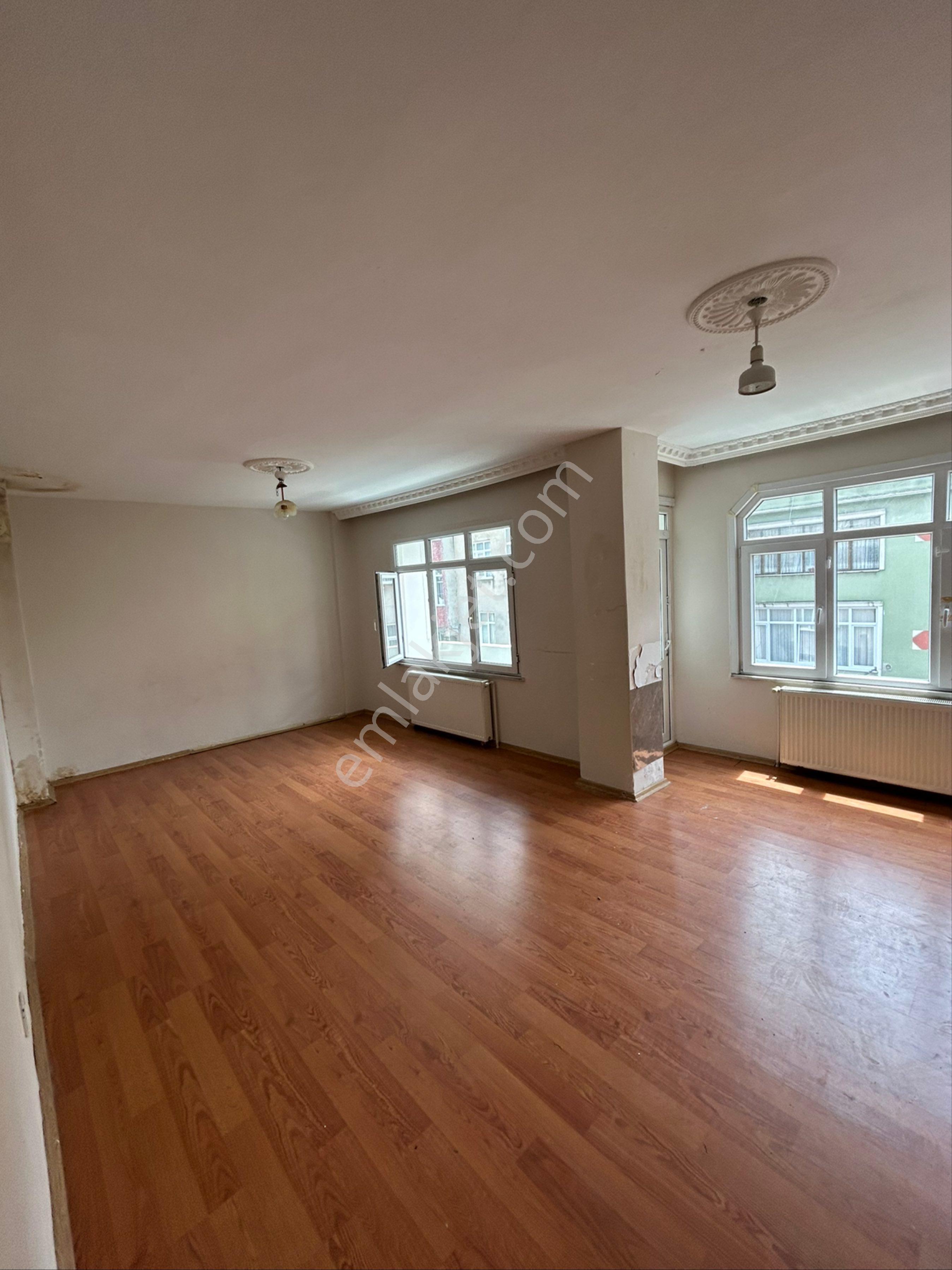 212 Avm Ve Metro Yakınında, 3 Balkonlu Ferah 2+1 Kiralık Daire!