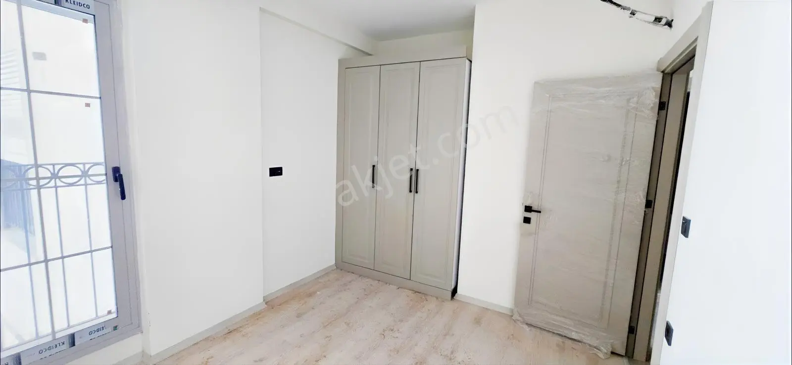 Deniz Manzaralı Güzel Mimari Yapısı İle Satlık 1+1 Dogalgazlı - Görsel 5