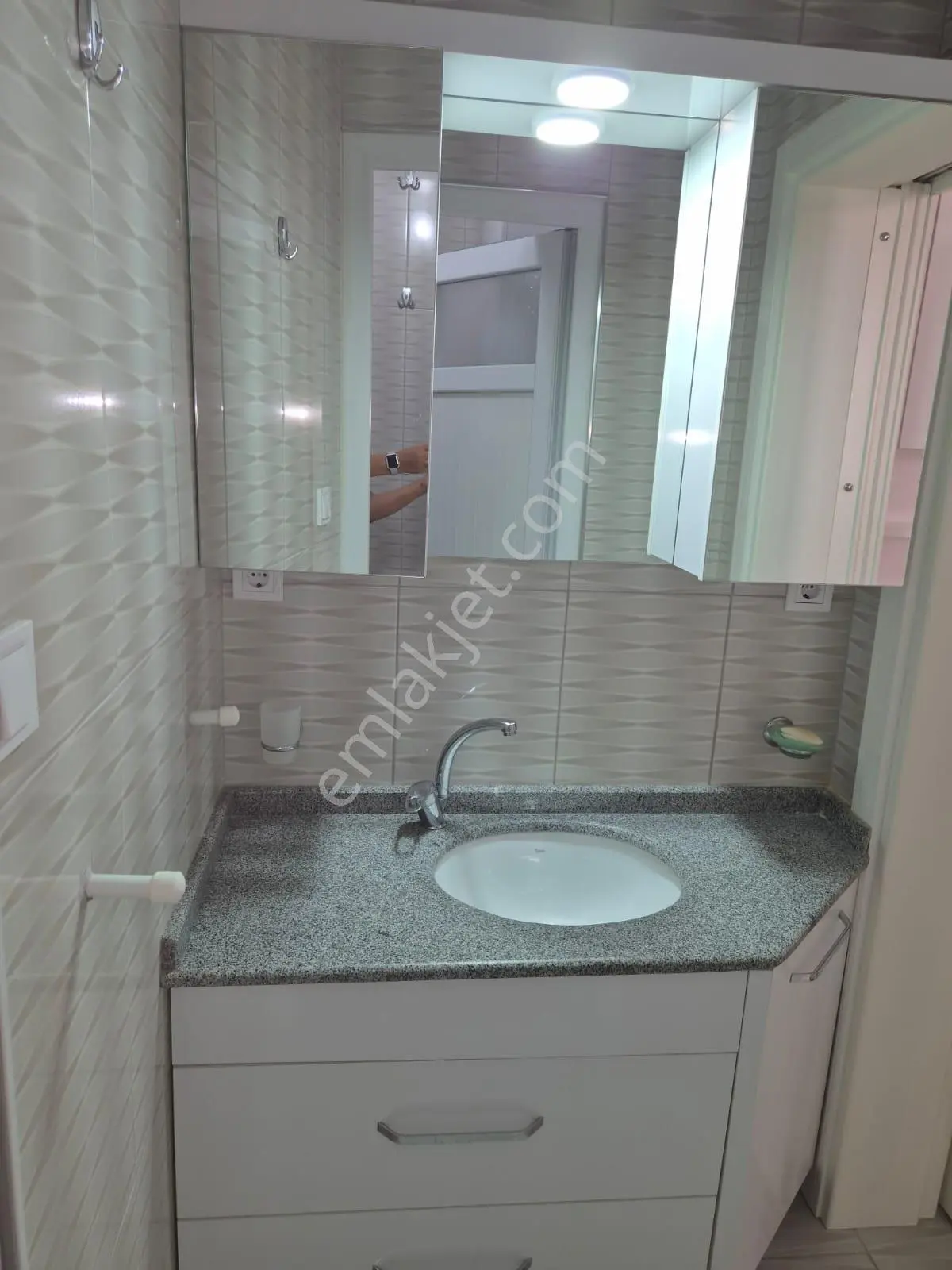 Dokuma'da Giriş Kat Bahçeli 2+1 Kiralık Boş Daire - Görsel 9